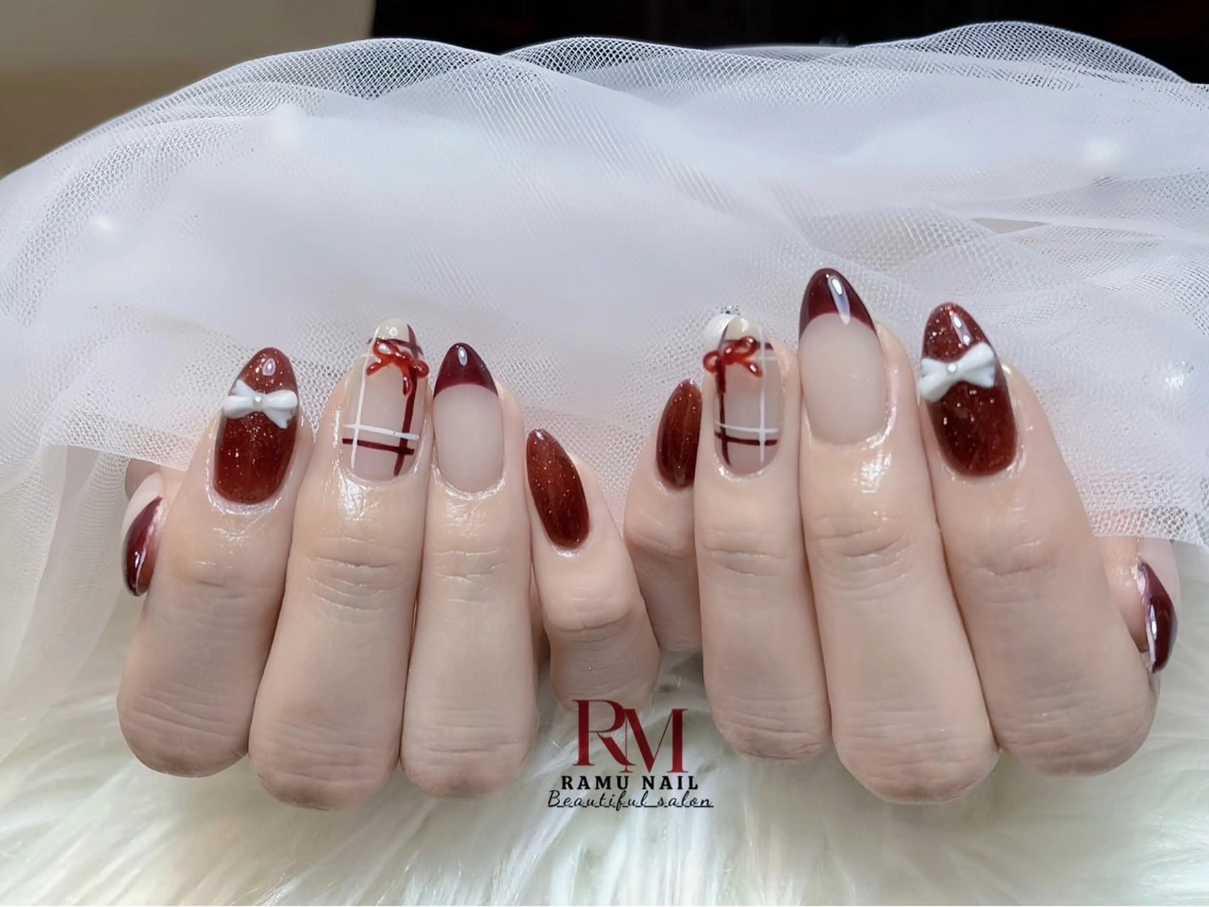 ネイル キラキラネイル マグネットネイル ミラーネイル ワンホンネイル 冬ネイル ハンドネイル RAMU Nail 恵比寿店のネイルデザイン