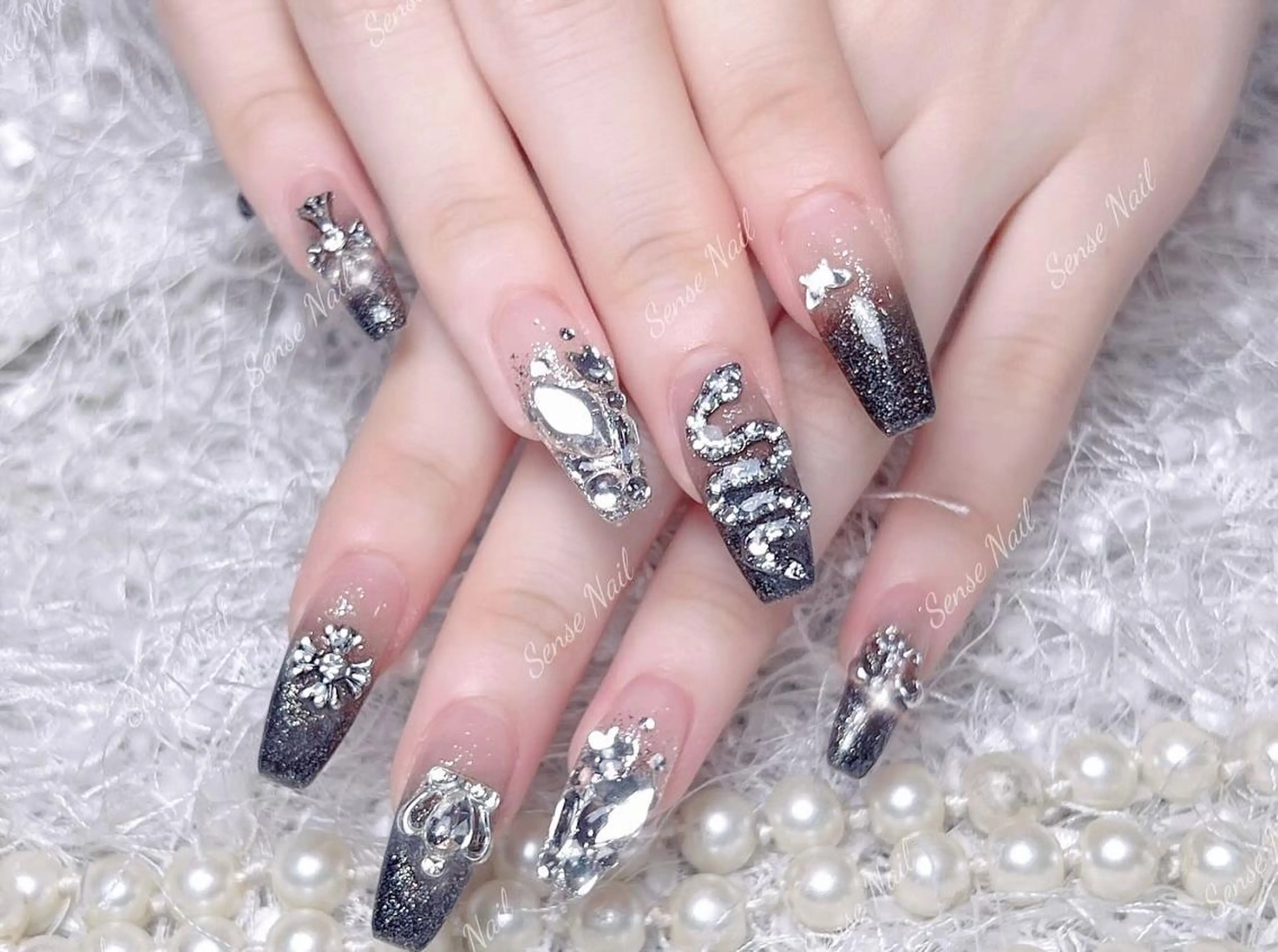 ネイル ハンドネイル ハンドケア Queening 🦋のネイルデザイン