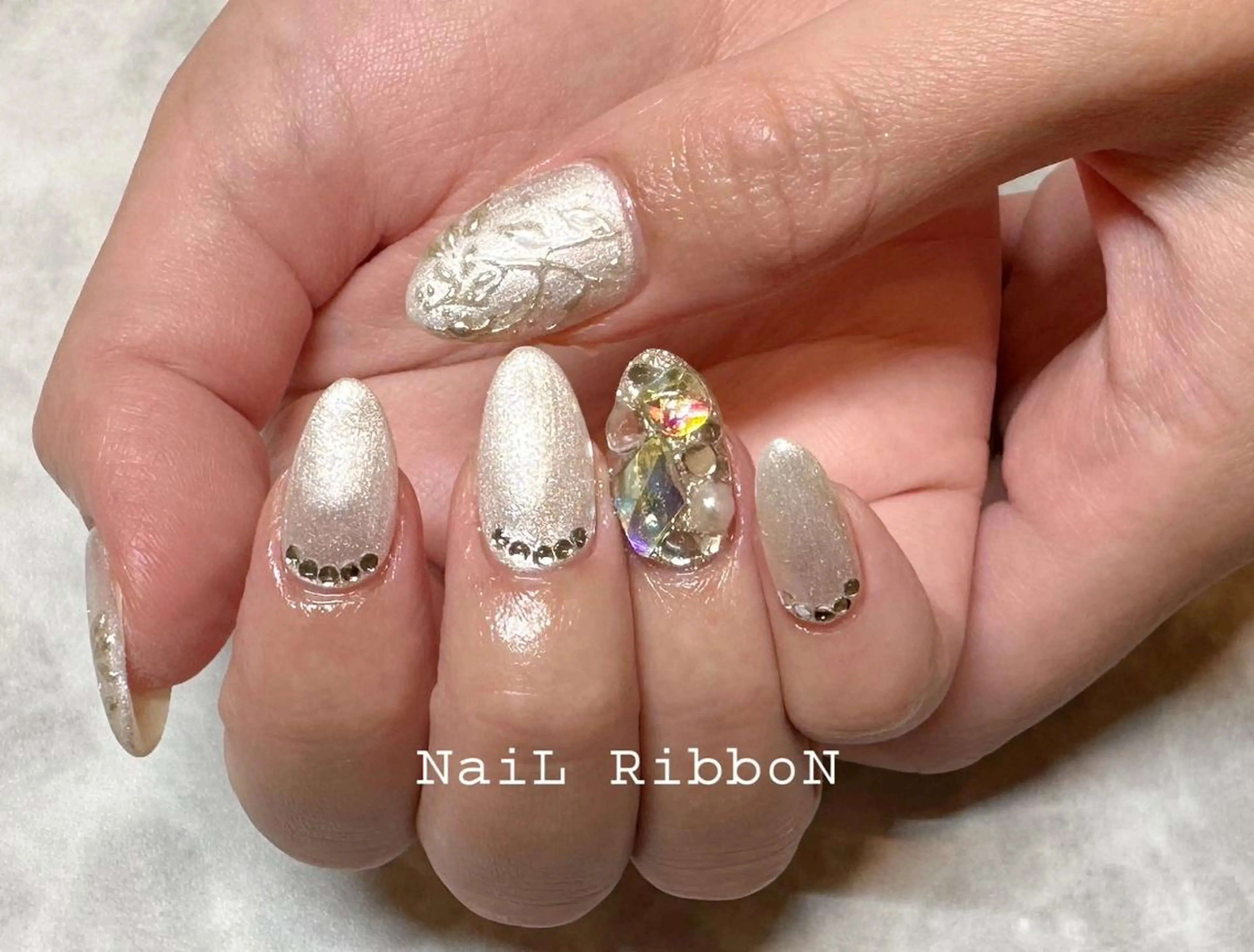 ネイル ネイルリボン 受付スタッフのネイルデザイン