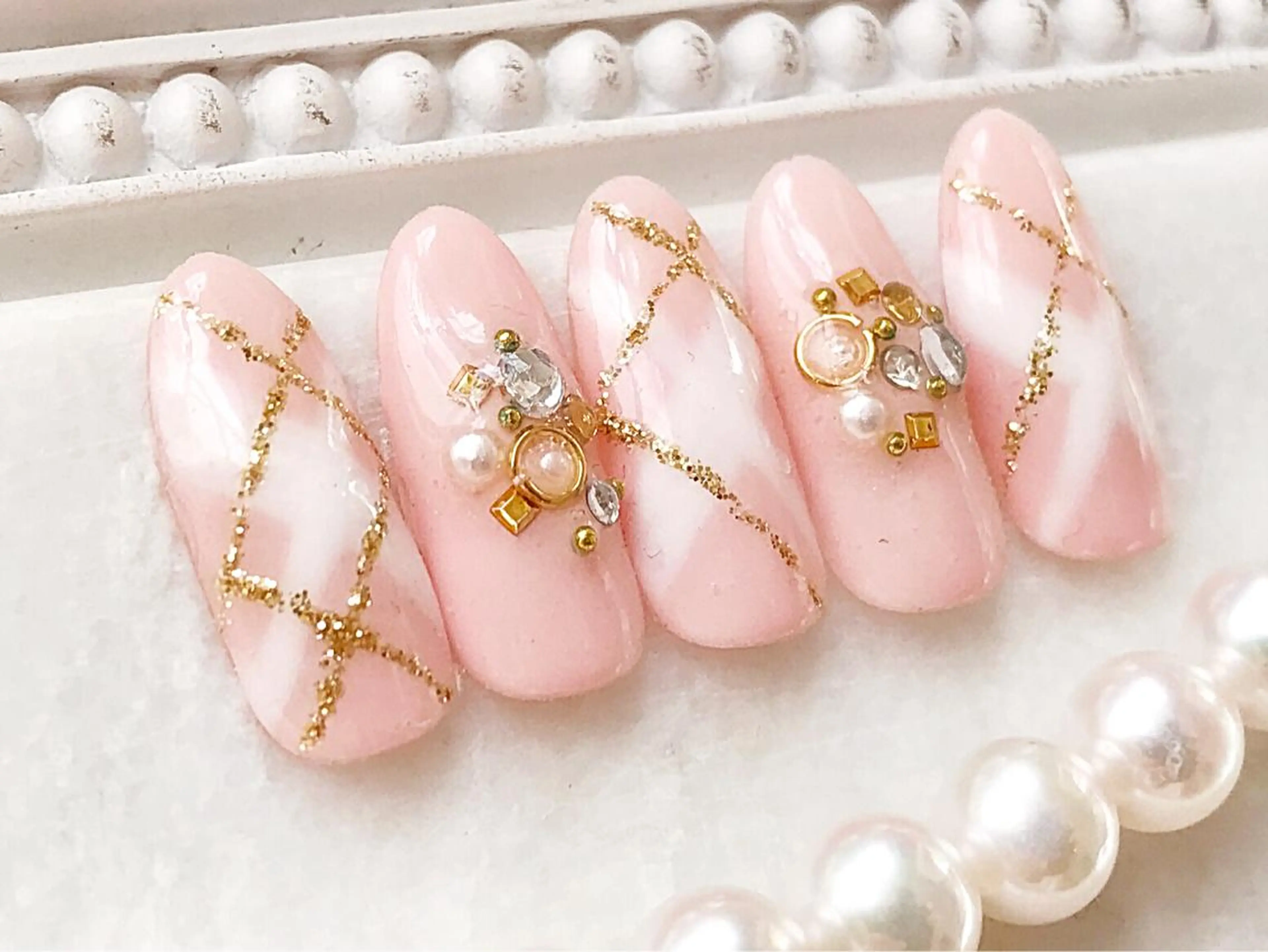 ネイル ゴージャス ピンク ストーンネイル Satomi  のネイルデザイン