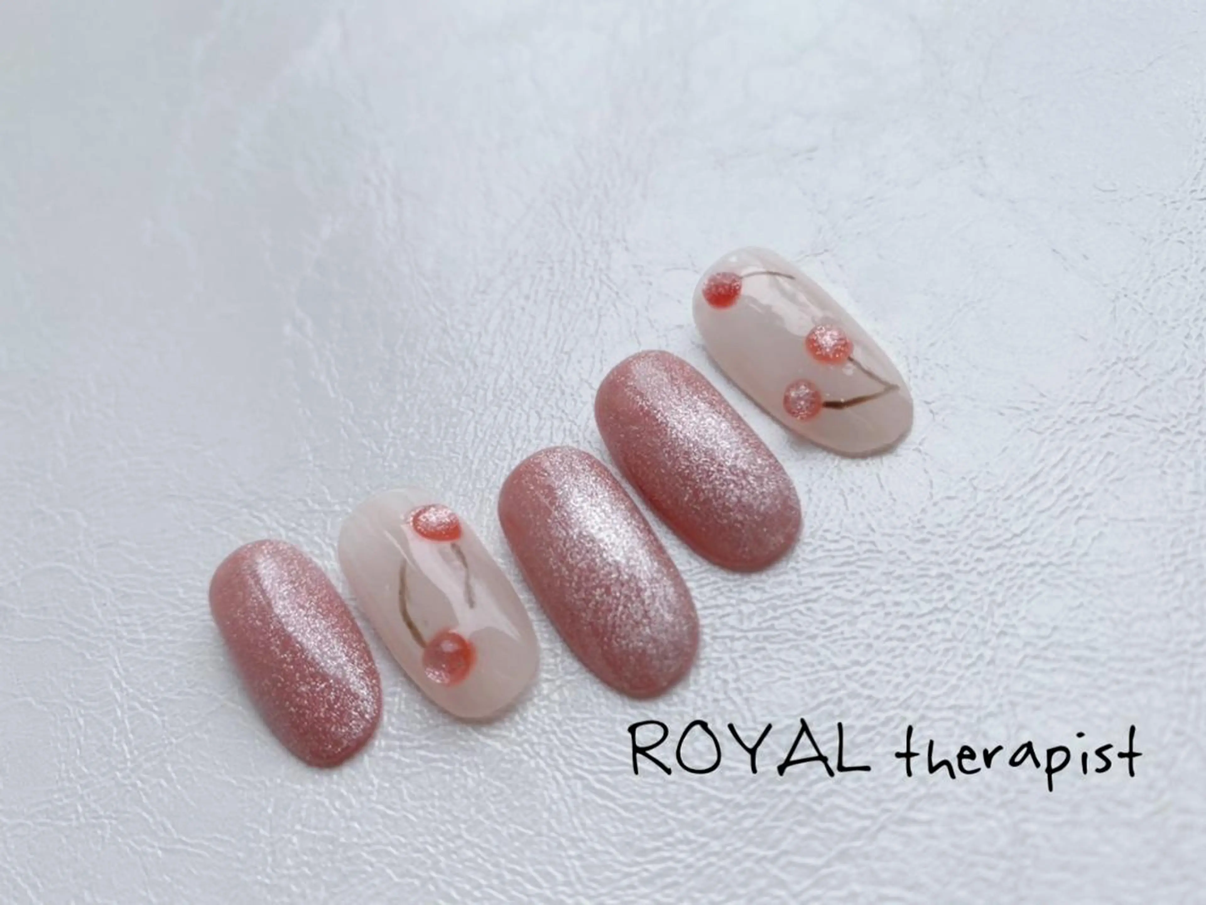 ネイル 【尾下】 ロイヤル•セラピストのネイルデザイン