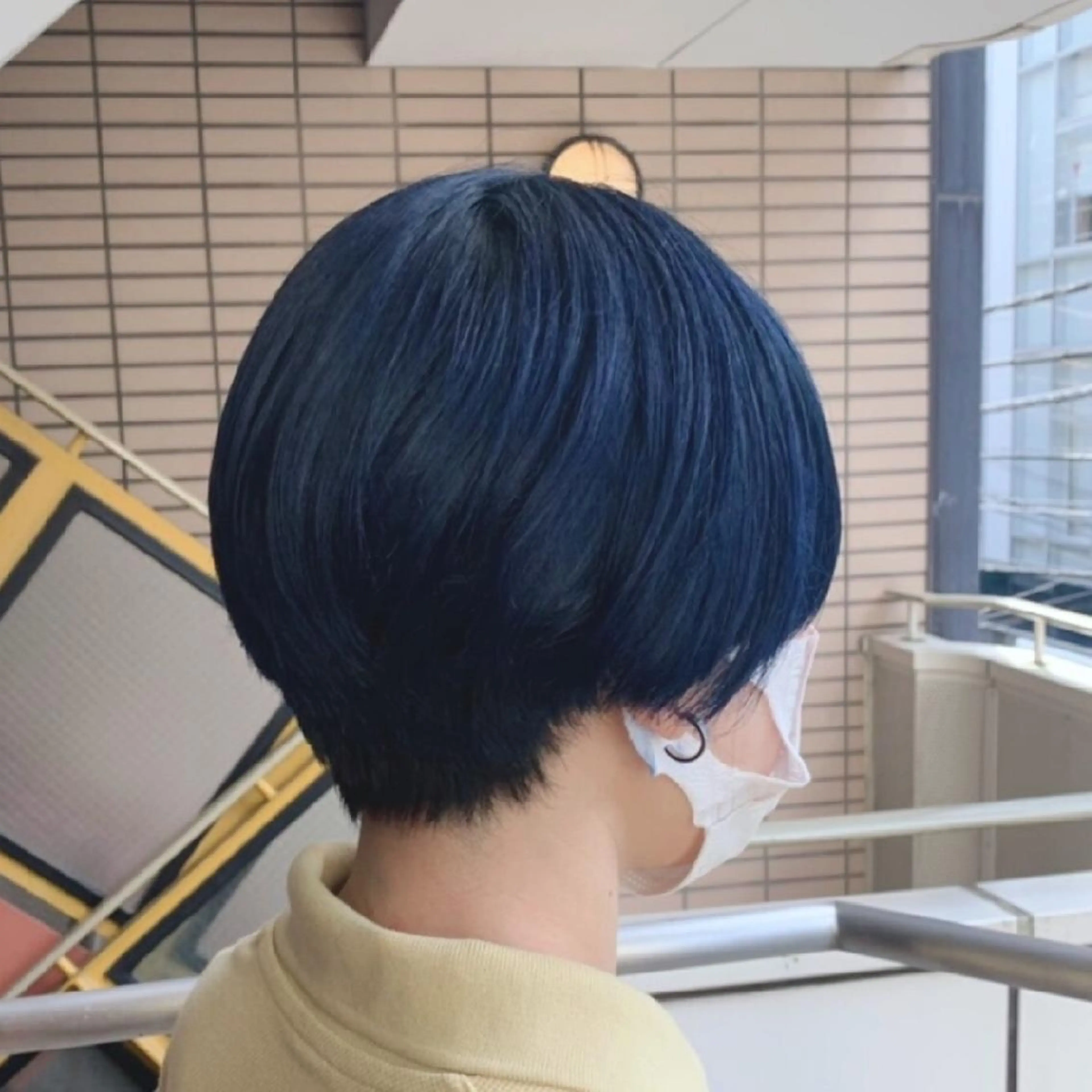 カラー ショート ブリーチ ブルーカラー ブルージュ ネイビーカラー ブリーチなしカラー カット ヘアカラー トリートメント Joshua / 素髪改善のヘアスタイル