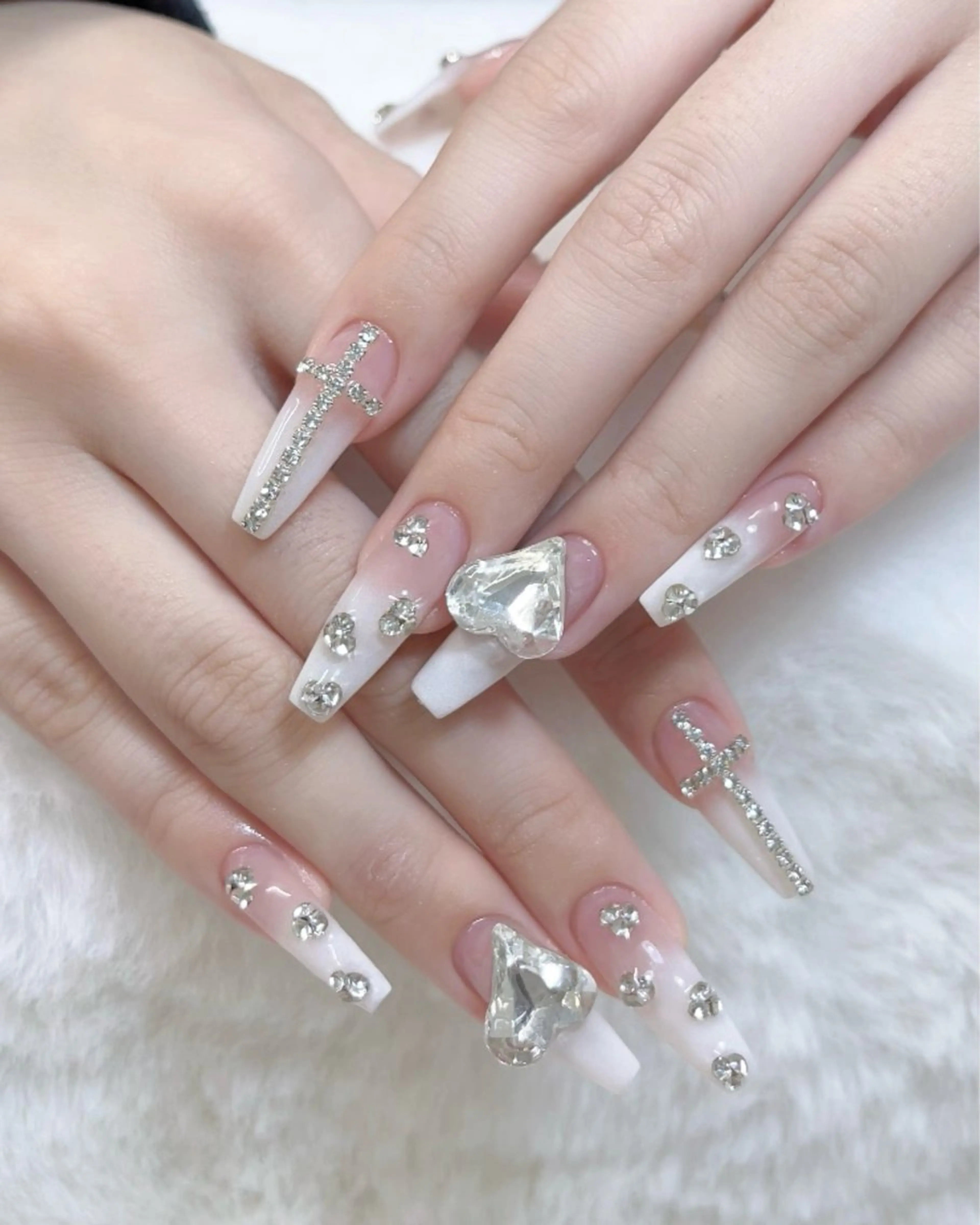 ネイル チークネイル フレンチネイル ハート キラキラネイル 韓国ネイル ハンドネイル Speraネイル 大宮店🎀のネイルデザイン