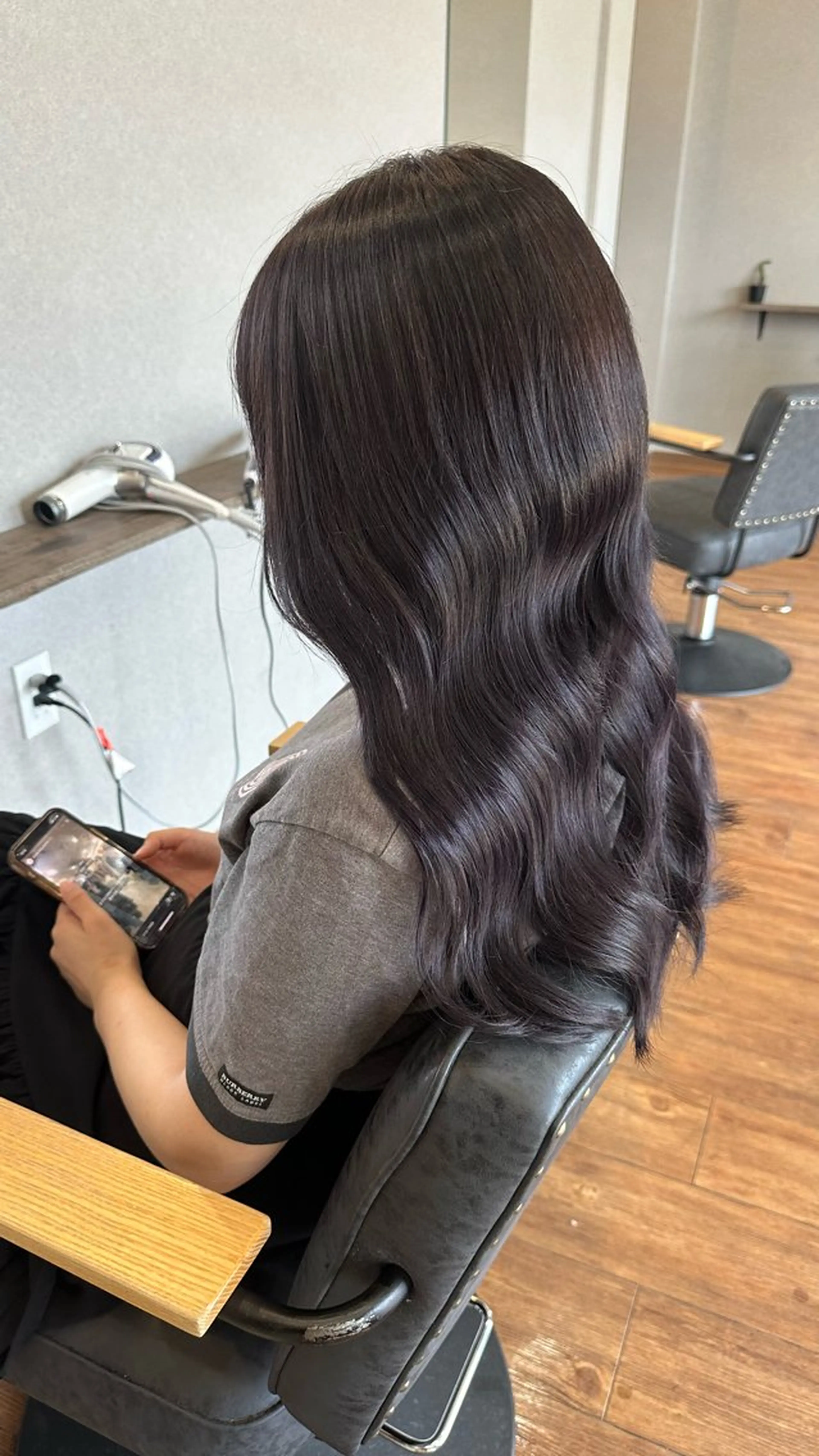 ロング カラー グレージュ ラベンダーカラー ラベンダーグレージュ ラベンダーグレー ヘアカラー トリートメント clocca所属・鵜飼 真伍のヘアスタイル