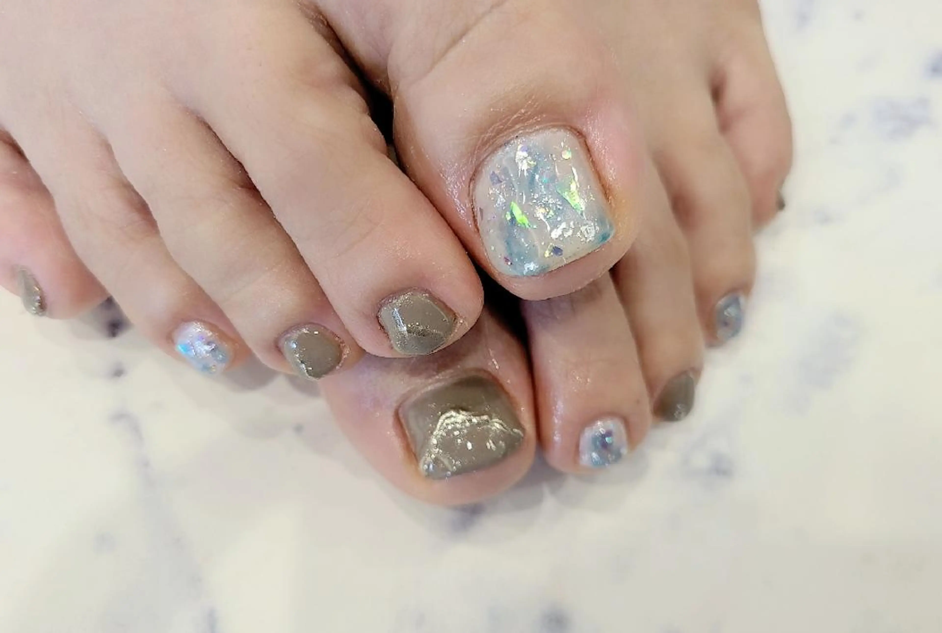 ネイル フットネイル キラキラネイル フットネイル 関口 友菜のヘアスタイル