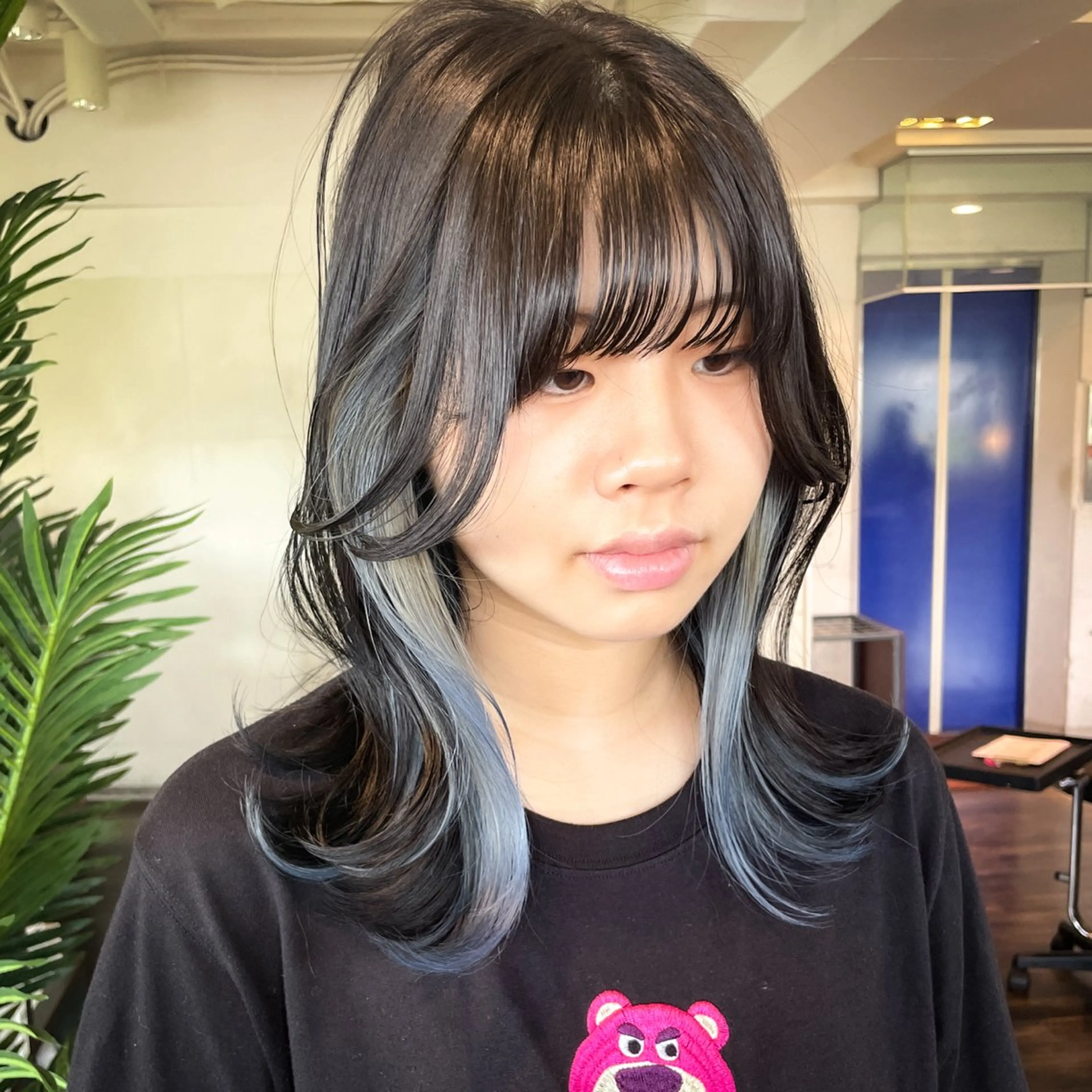 セミロング カラー ブリーチ ブルーカラー シルバー くびれヘア くびれレイヤー カット ヘアカラー 似合わせヘア🤍 面田法子のヘアスタイル