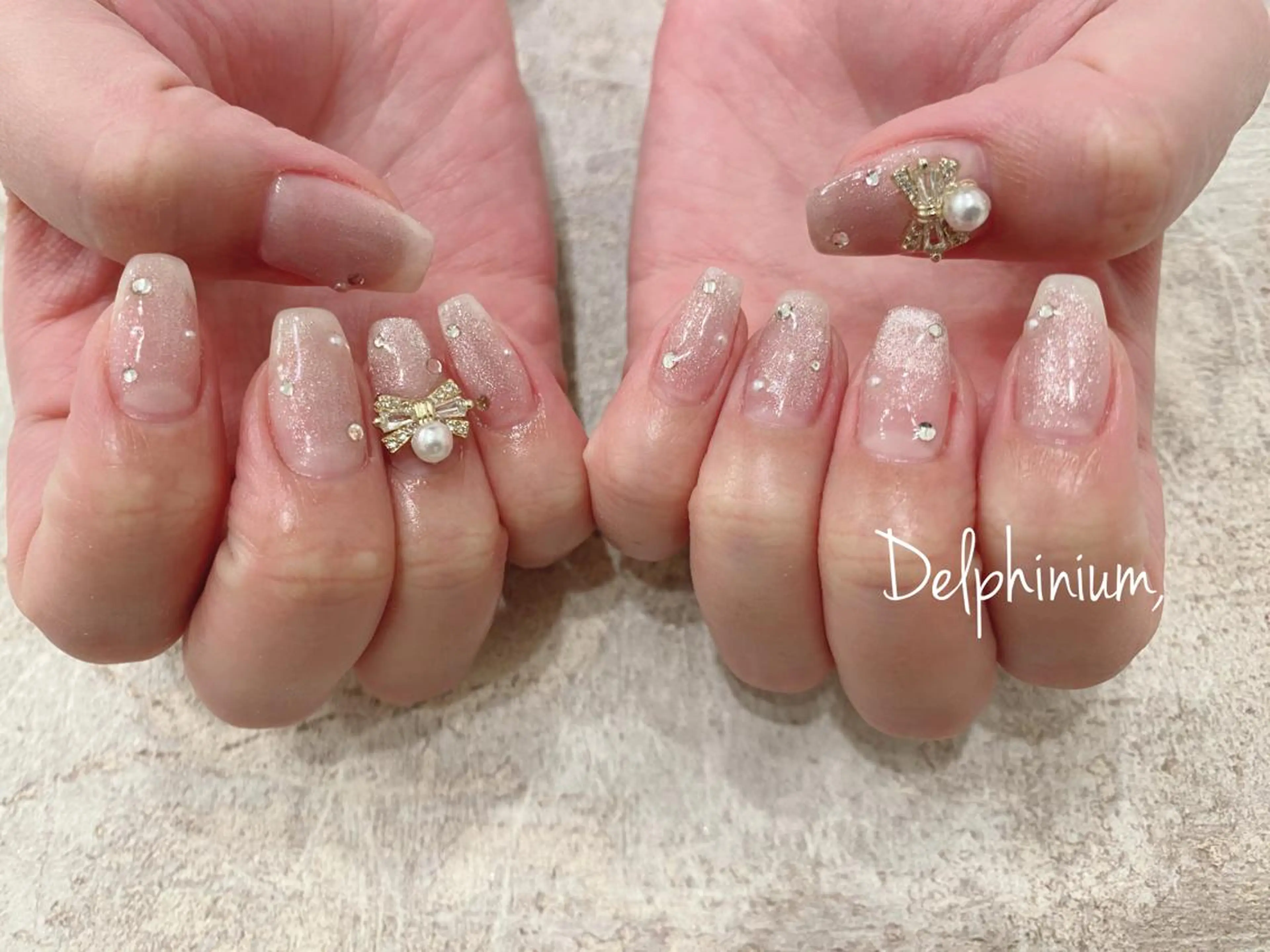 ネイル マグネットネイル オフィスネイル ピンク ピンクベージュ リボン ハンドネイル 岡本 友恵のネイルデザイン