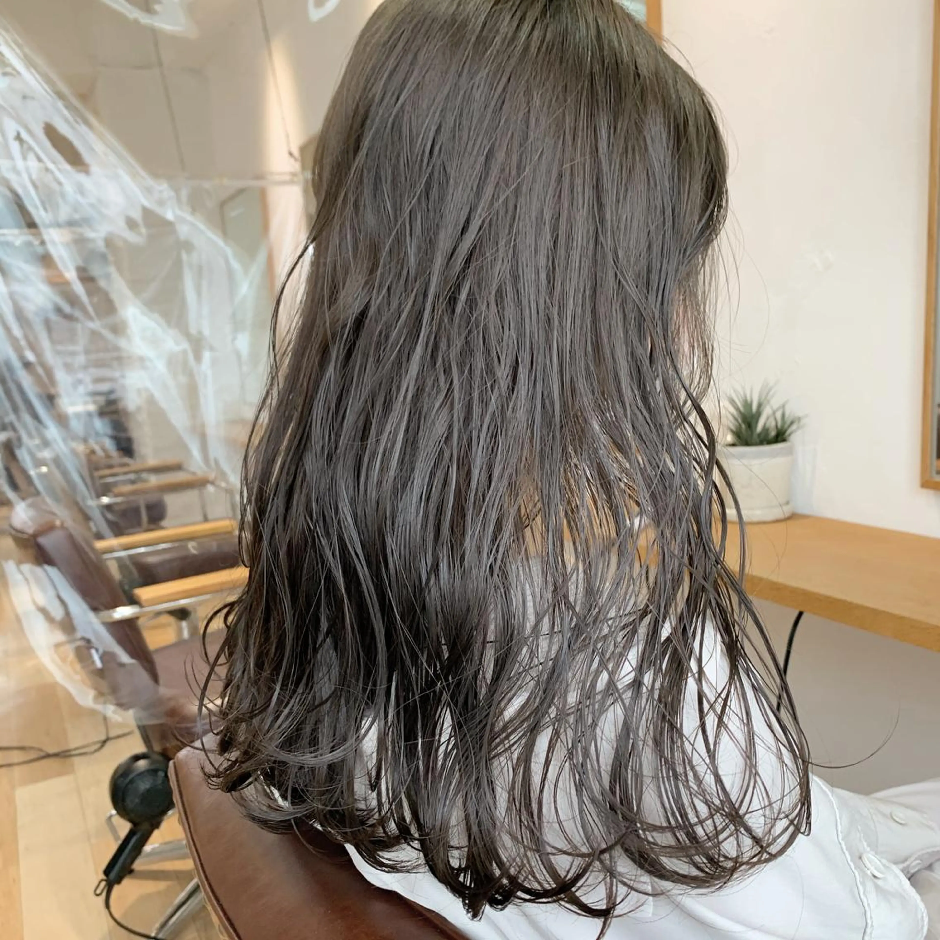 セミロング カラー マツエク・マツパ ヘアカラー トリートメント ハイトーン&暗髪🔥 表参道二刀流マエダのヘアスタイル