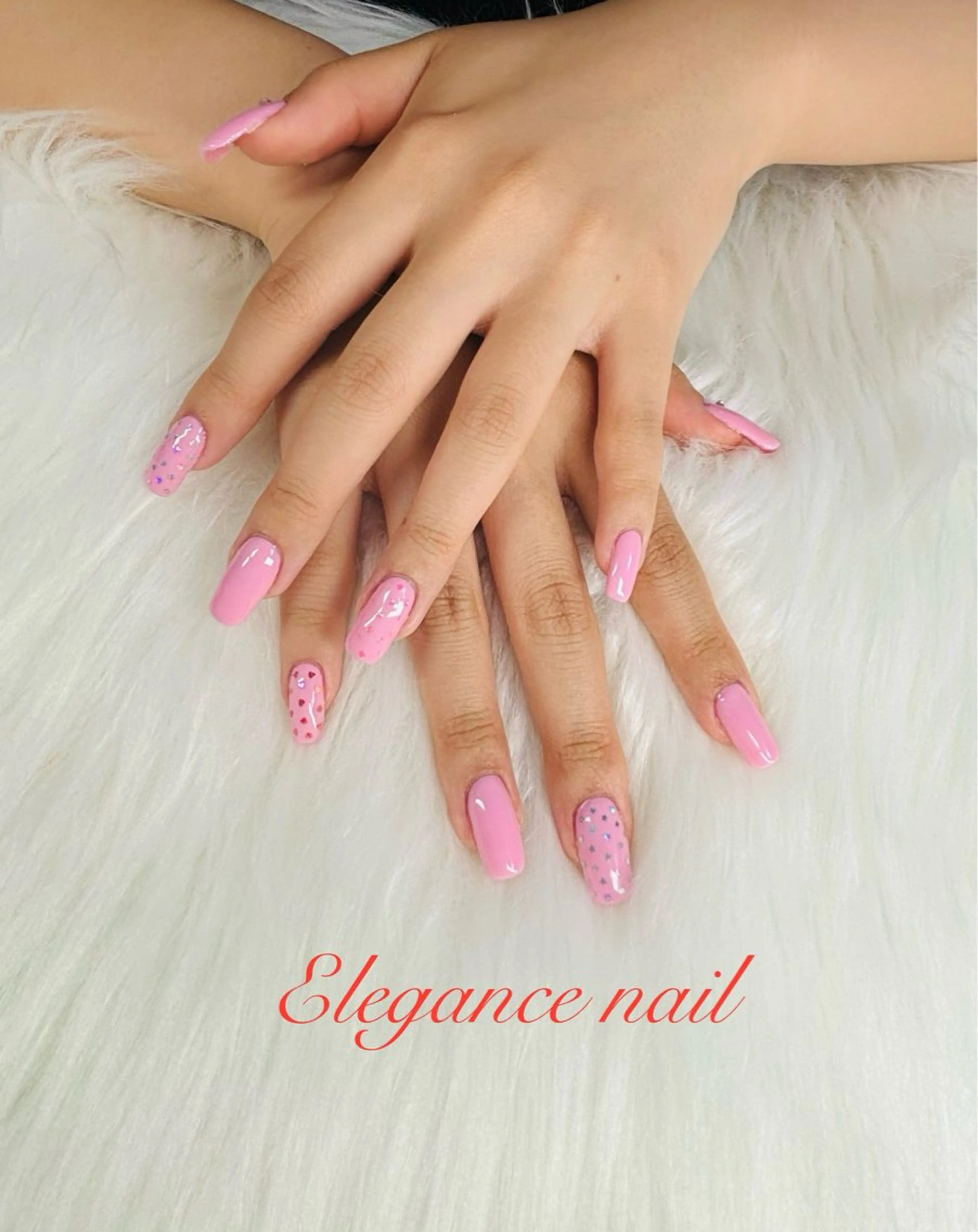 「オフ有り」自爪ネイル　ワンカラー＋デザイン4本の写真