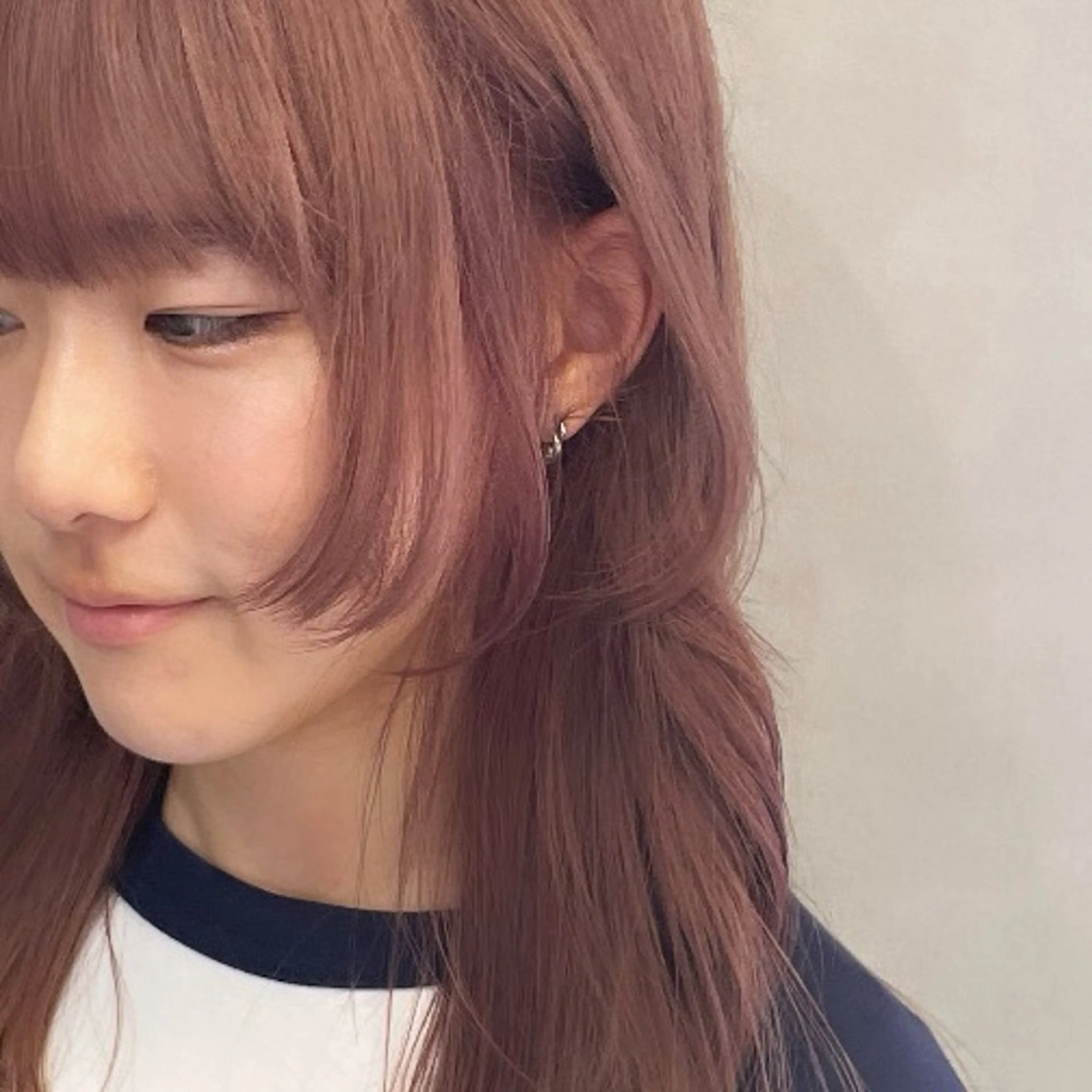 ミディアム カラー ベージュカラー ブリーチ ピンクカラー ピンクベージュ ヘアカラー Rui/透明感カラー 暖色/レイヤーカットのヘアスタイル