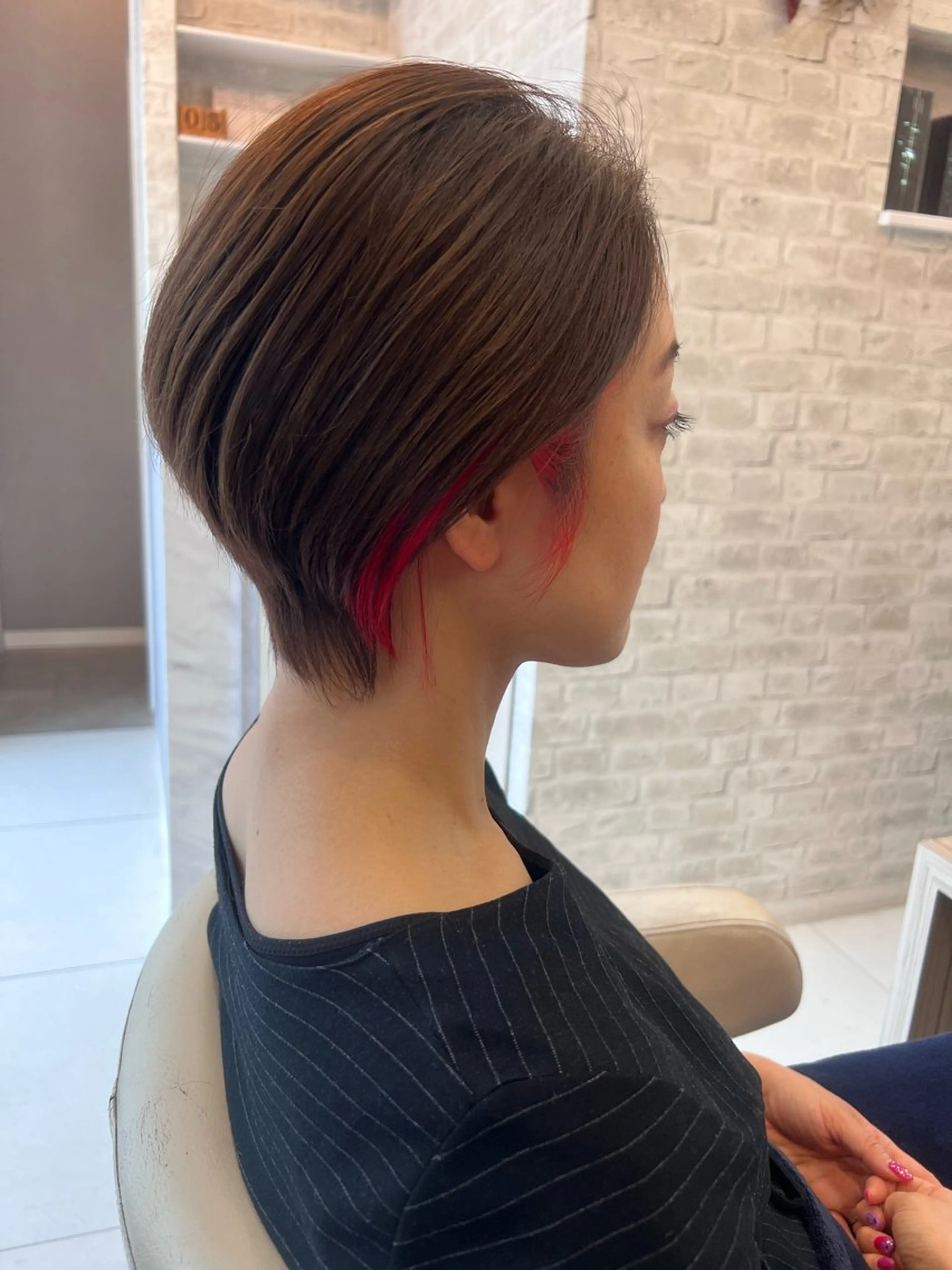 ショート カラー イヤリングカラー インナーカラー ショートヘア 艶グレージュカラー 美髪特化美容師のヘアスタイル