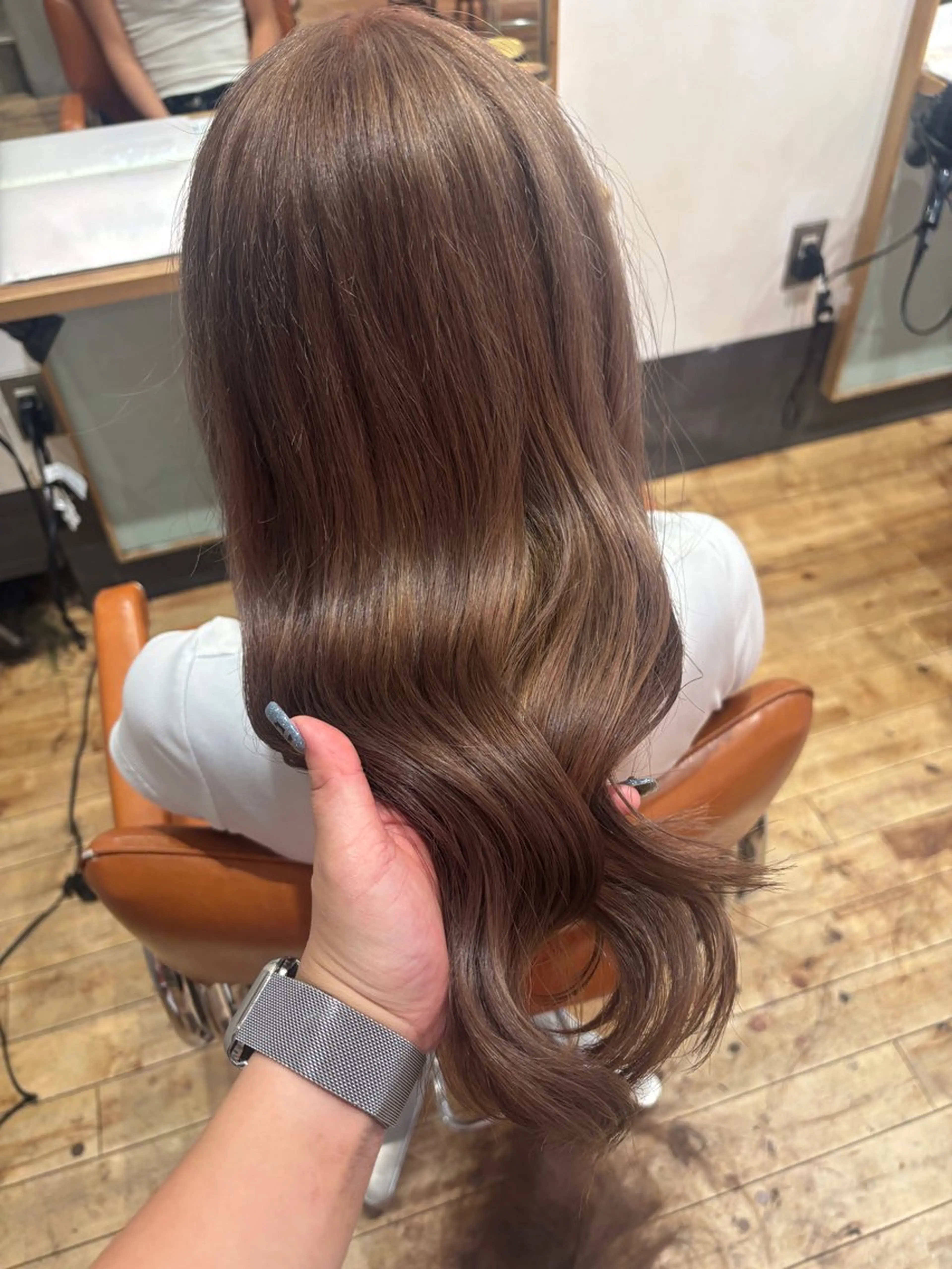 セミロング カット ヘアカラー ️🩵RINKA/ ハイトーンカラー🩵のヘアスタイル