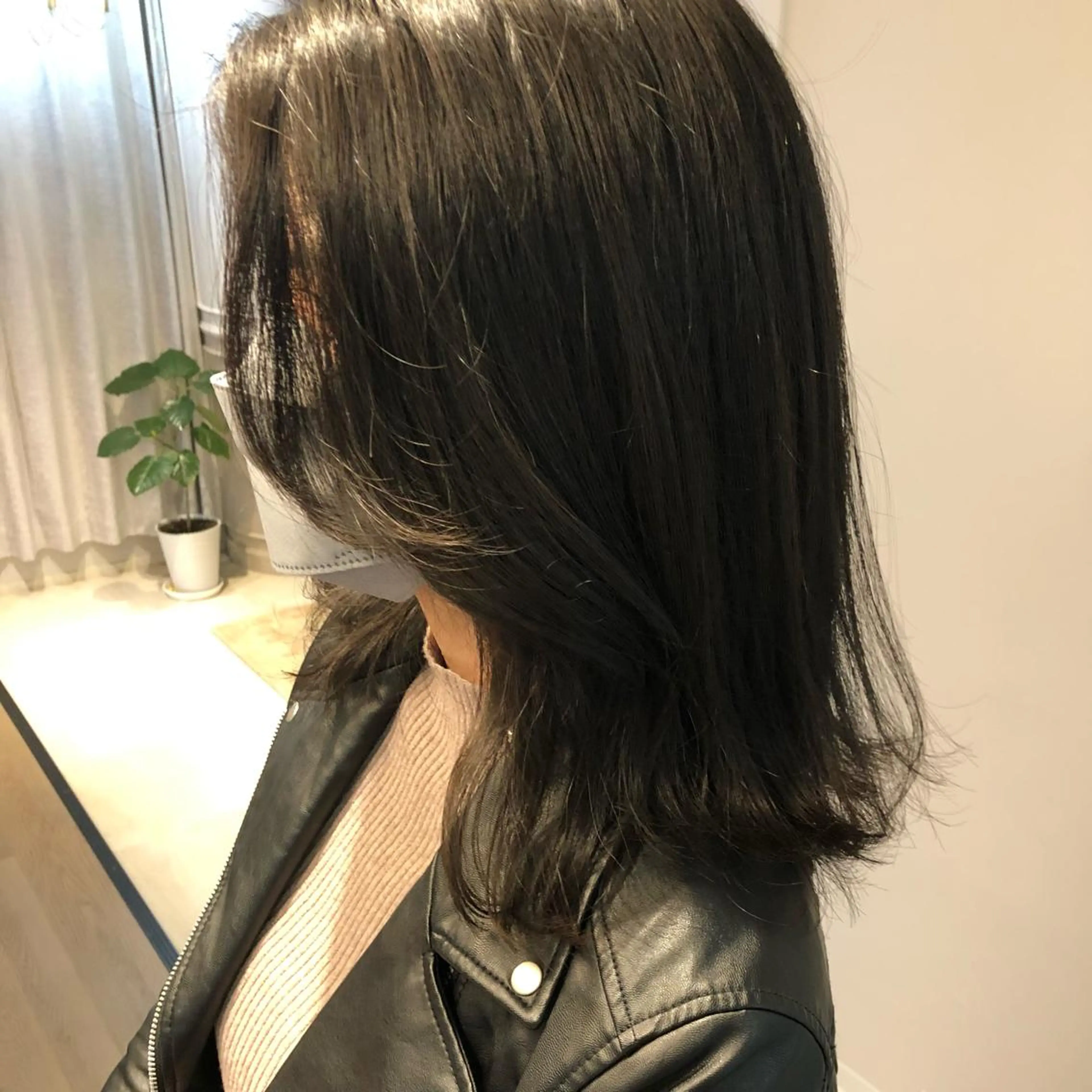 ミディアム 辻本 夏子のヘアスタイル