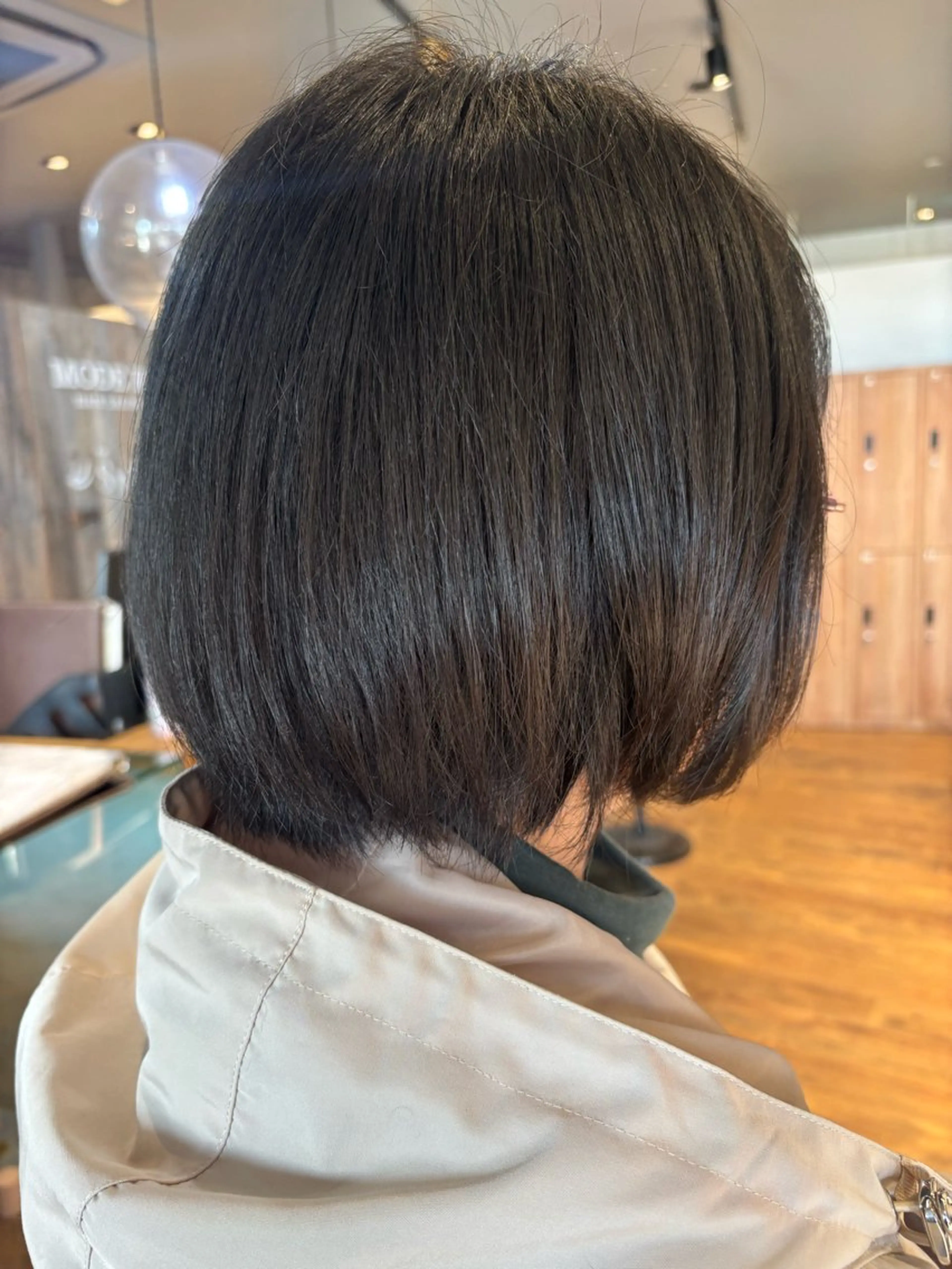 ショート カラー ブラウンカラー 透明感カラー オリーブブラウン ヘアカラー トリートメント 🎀ワンレンボブ🎀 ワンカラー　あゆみのヘアスタイル