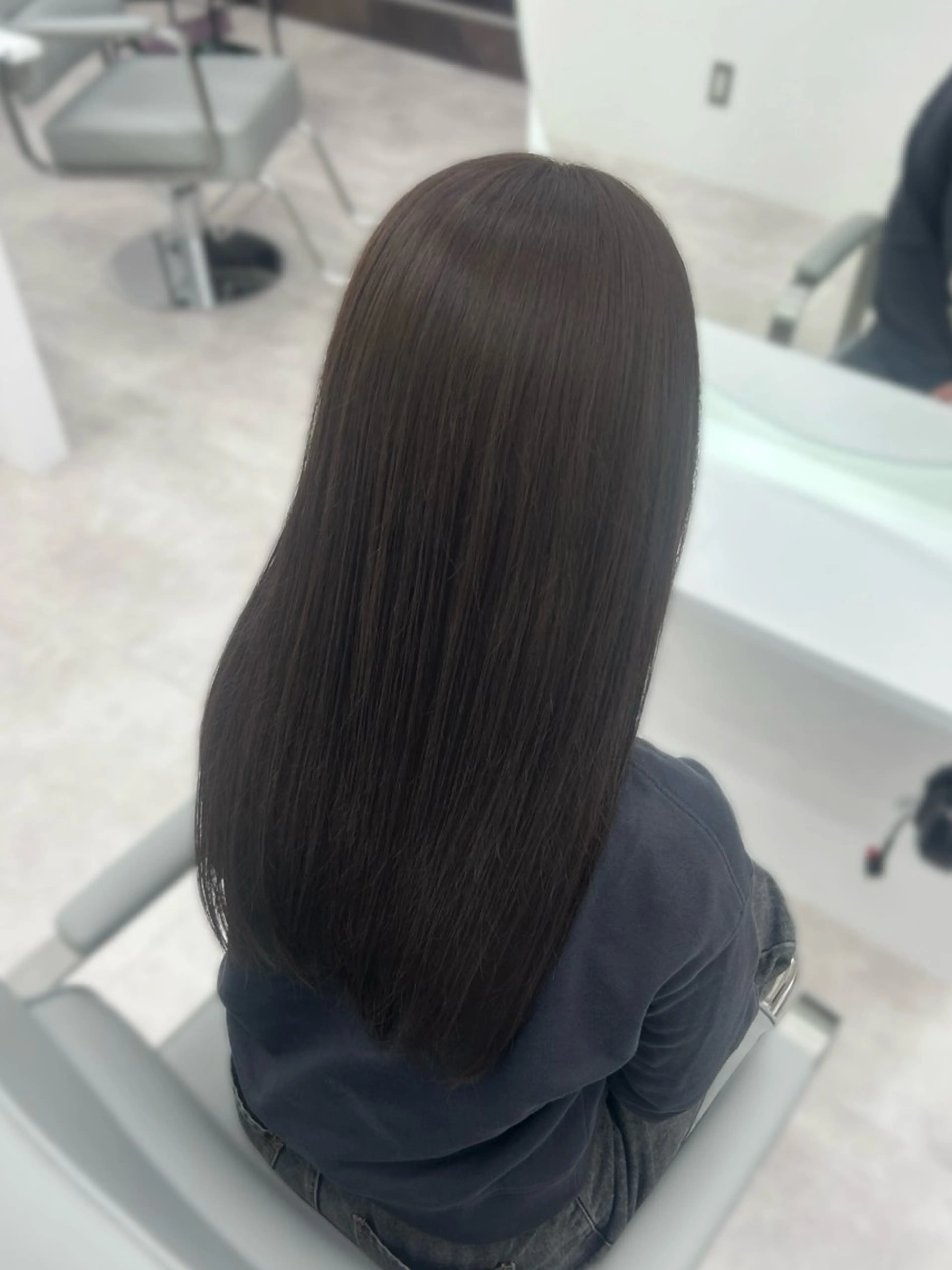 ロング カラー 黒髪 透明感カラー グレージュ ヘアカラー トリートメント 武田 唯来のヘアスタイル