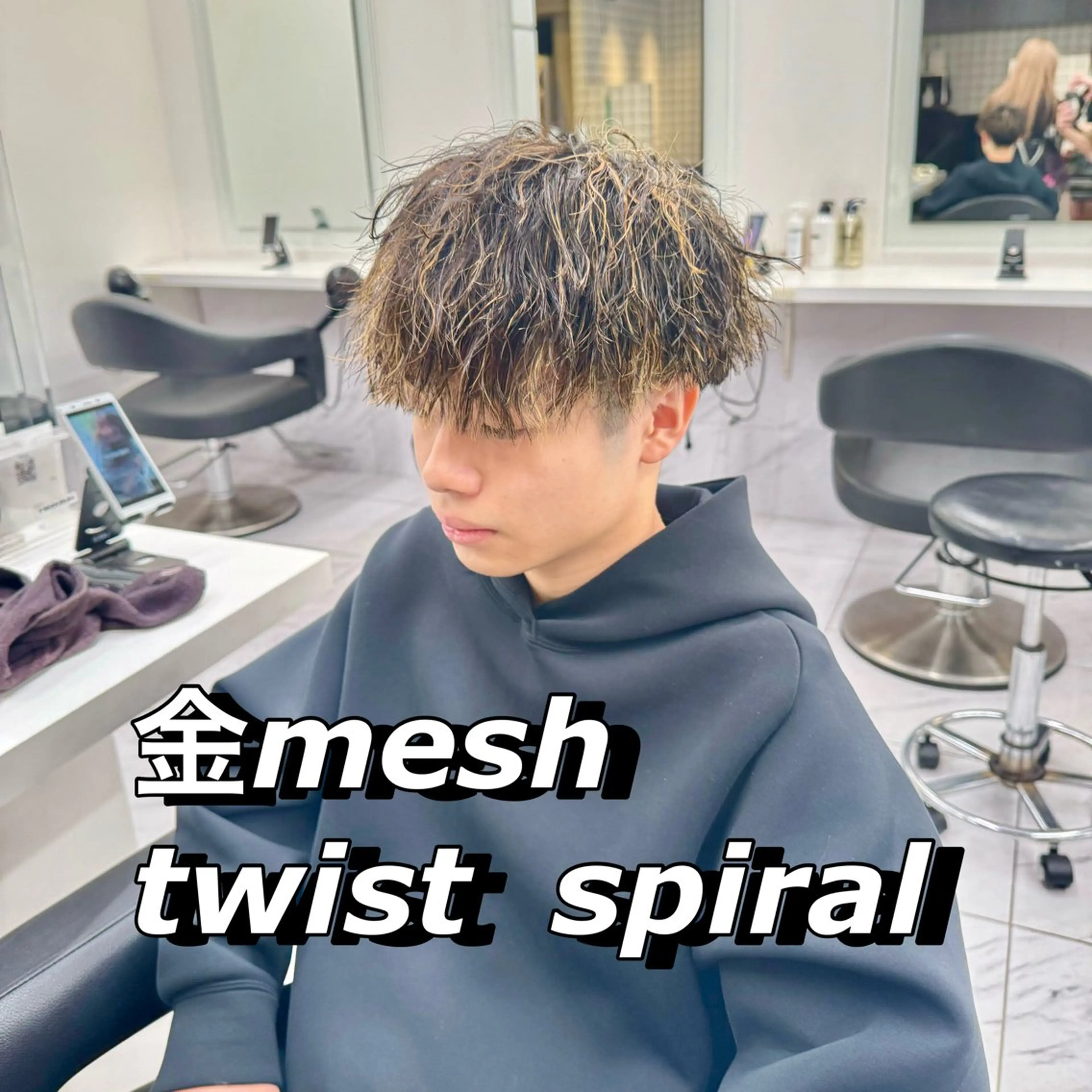 ミディアム カラー パーマ ヘアアレンジ メンズ メンズメッシュ メッシュ カット ヘアカラー パーマ ヘッドスパ ヘアセット 顔まわりカット の達人のヘアスタイル