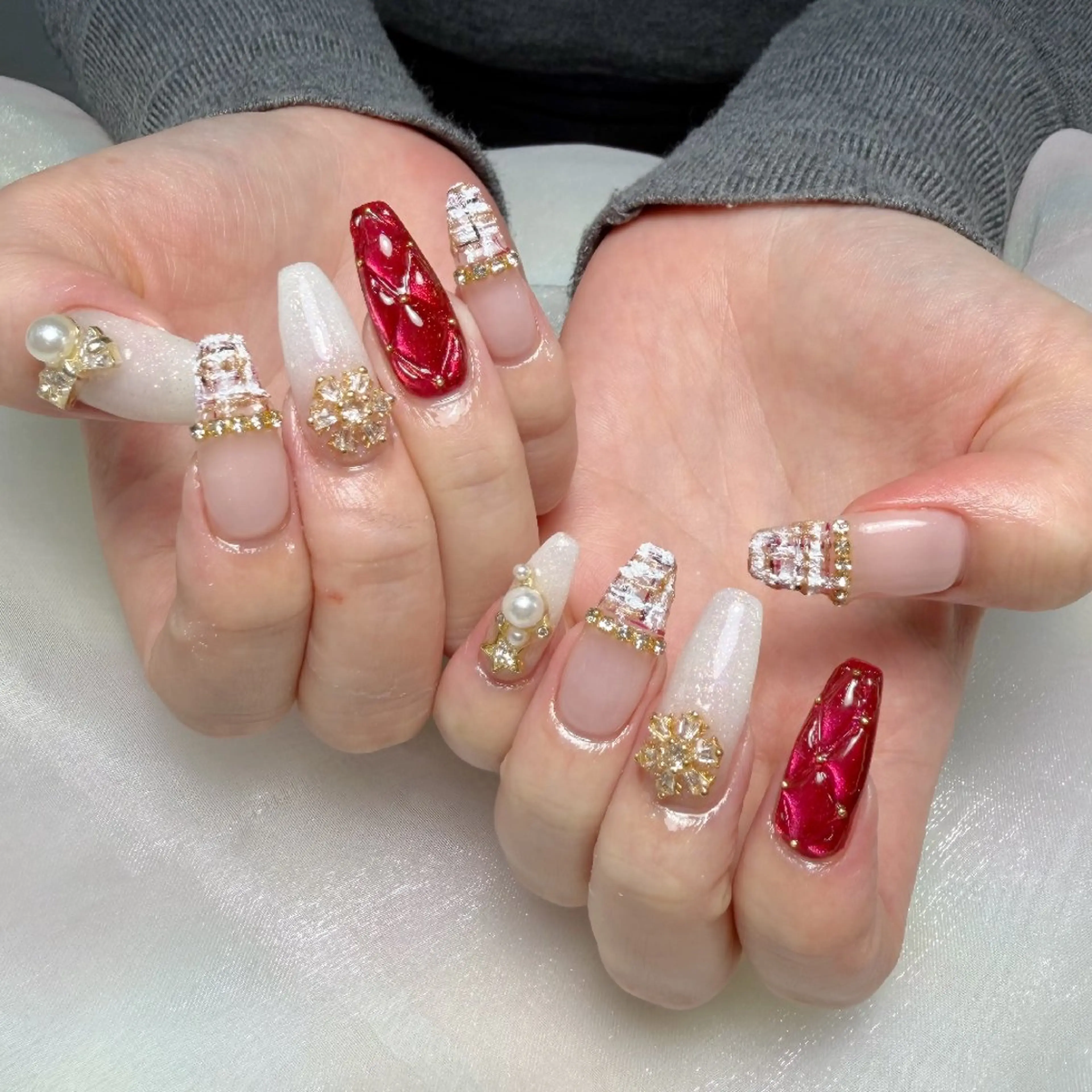 ネイル チークネイル フレンチネイル ジェルネイル ガーリー キラキラネイル ハンドネイル UM Nail Salonのネイルデザイン