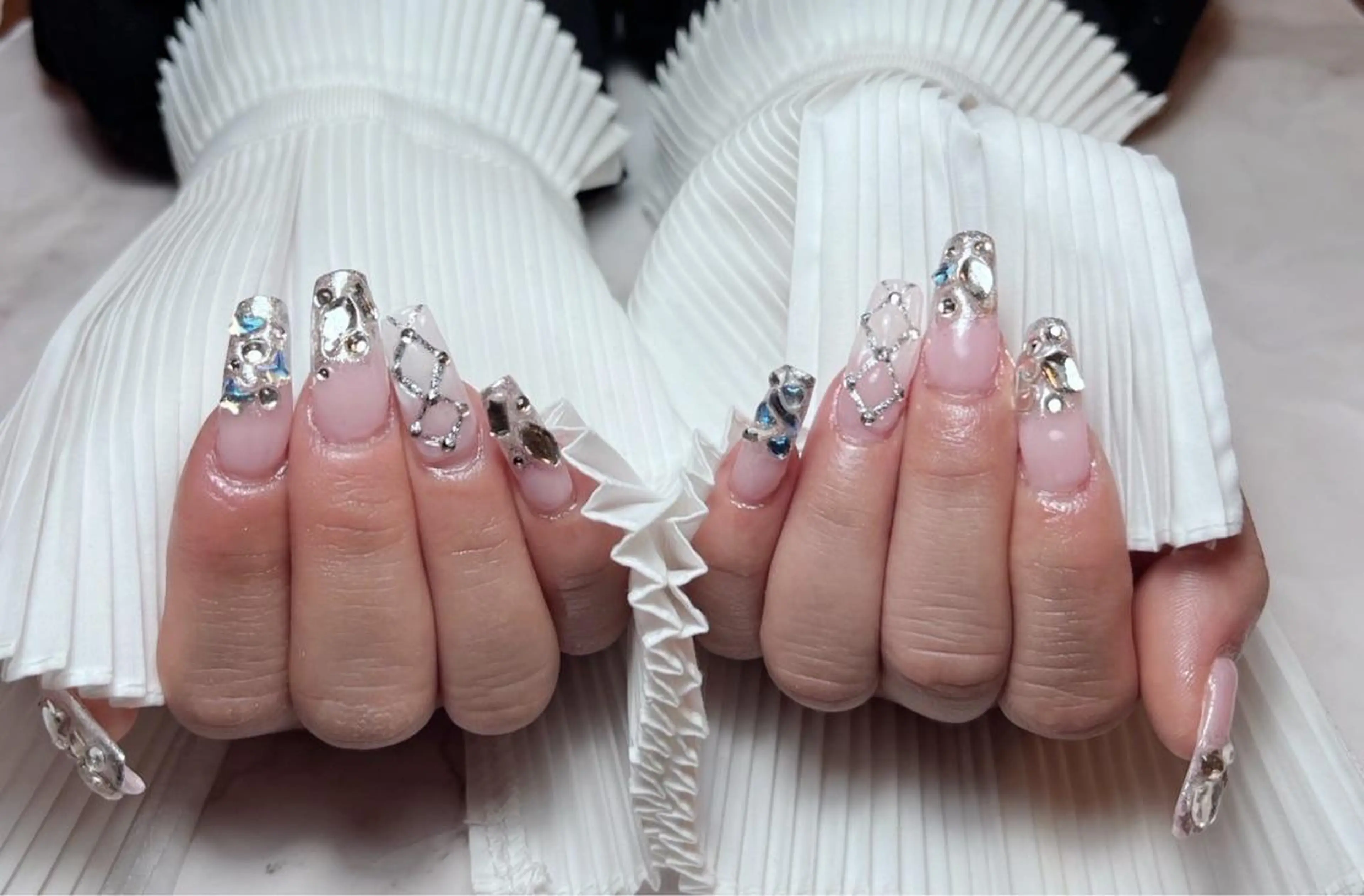 ネイル RAFFINE 月🦋🩵のネイルデザイン