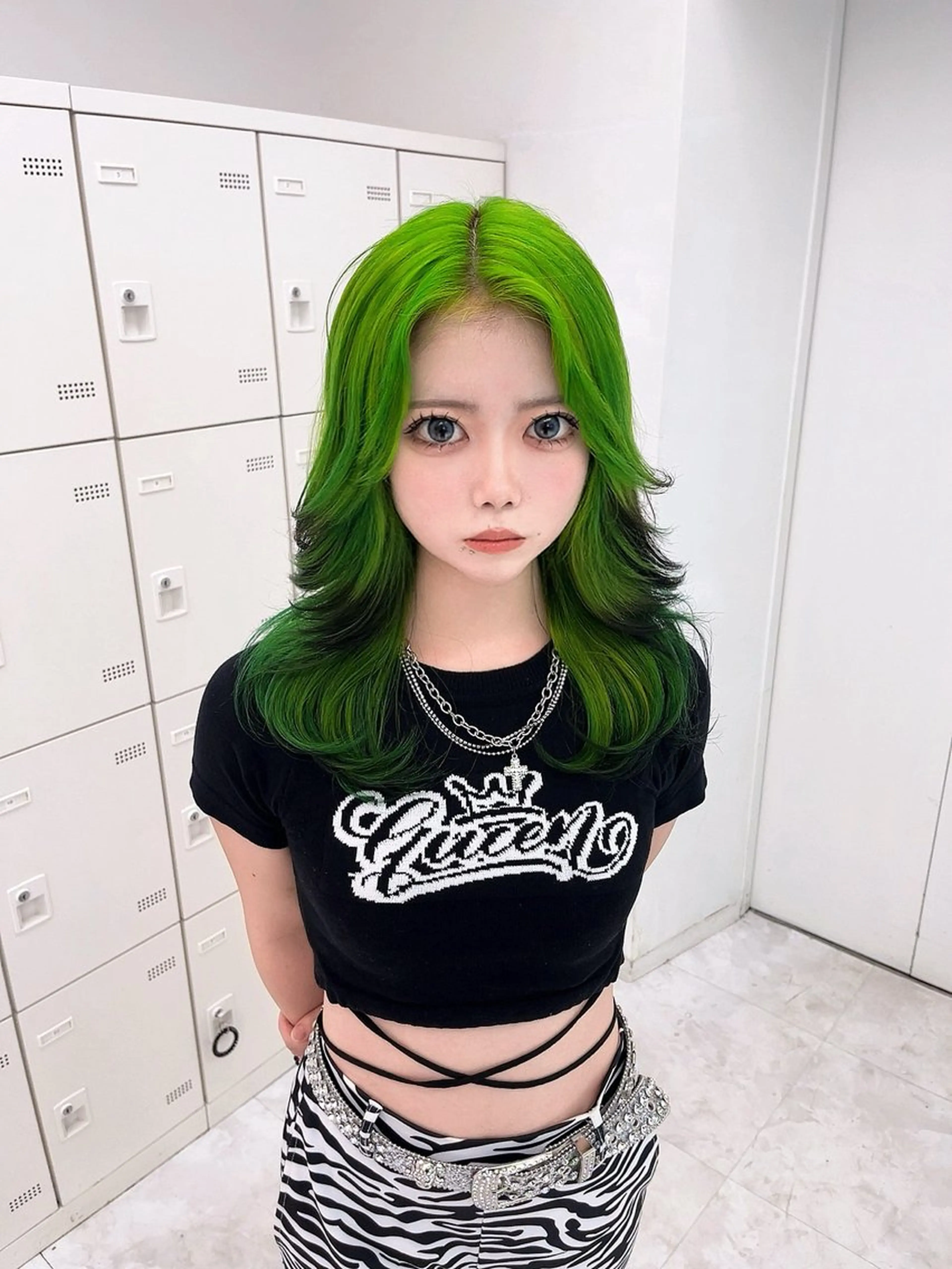 セミロング カット ヘアカラー 🫧ハイトーン特化 🐺矢島タツキ🐺のヘアスタイル