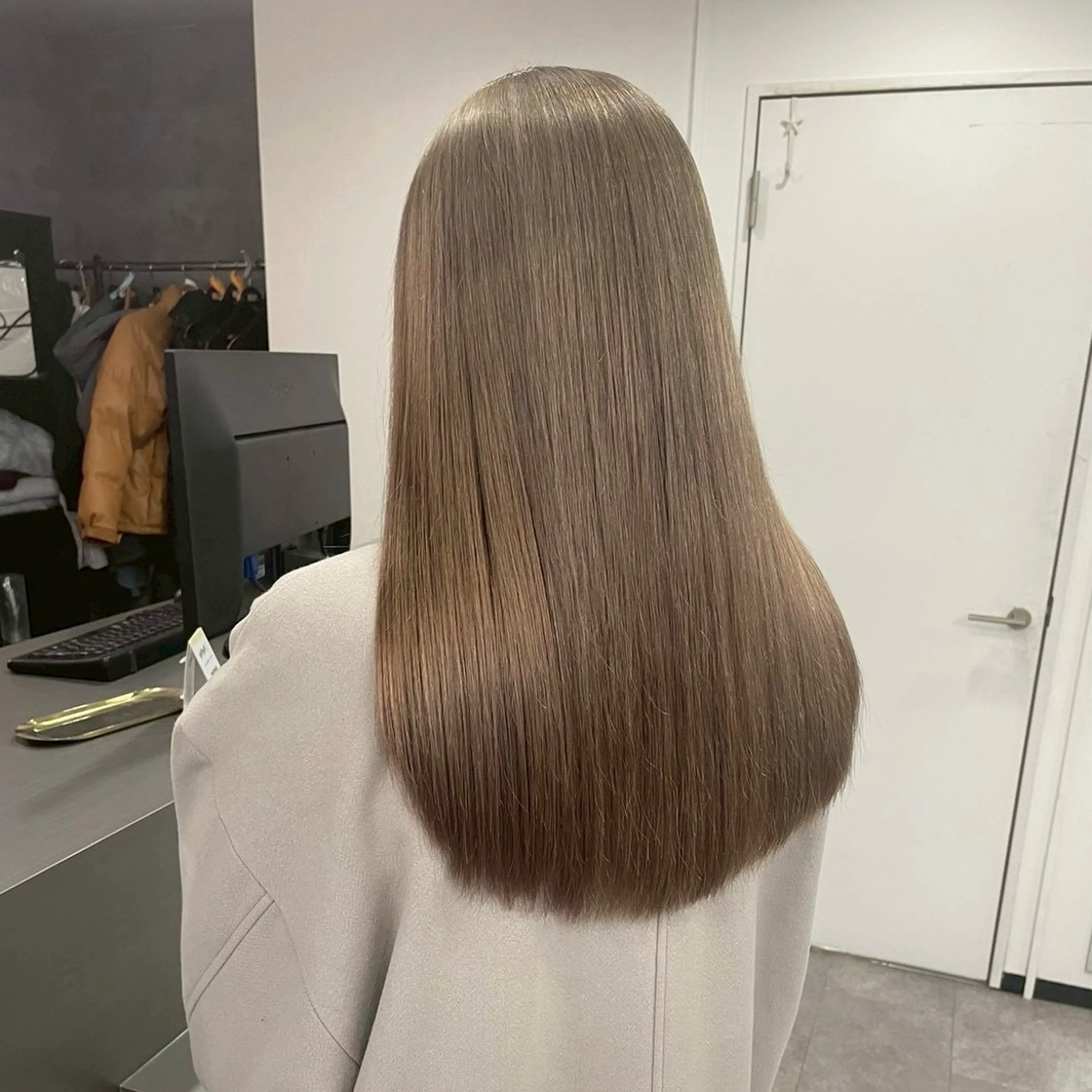 🌟初めてブリーチされる方限定🌟全頭ブリーチ＋オンカラー　練習モデルの写真