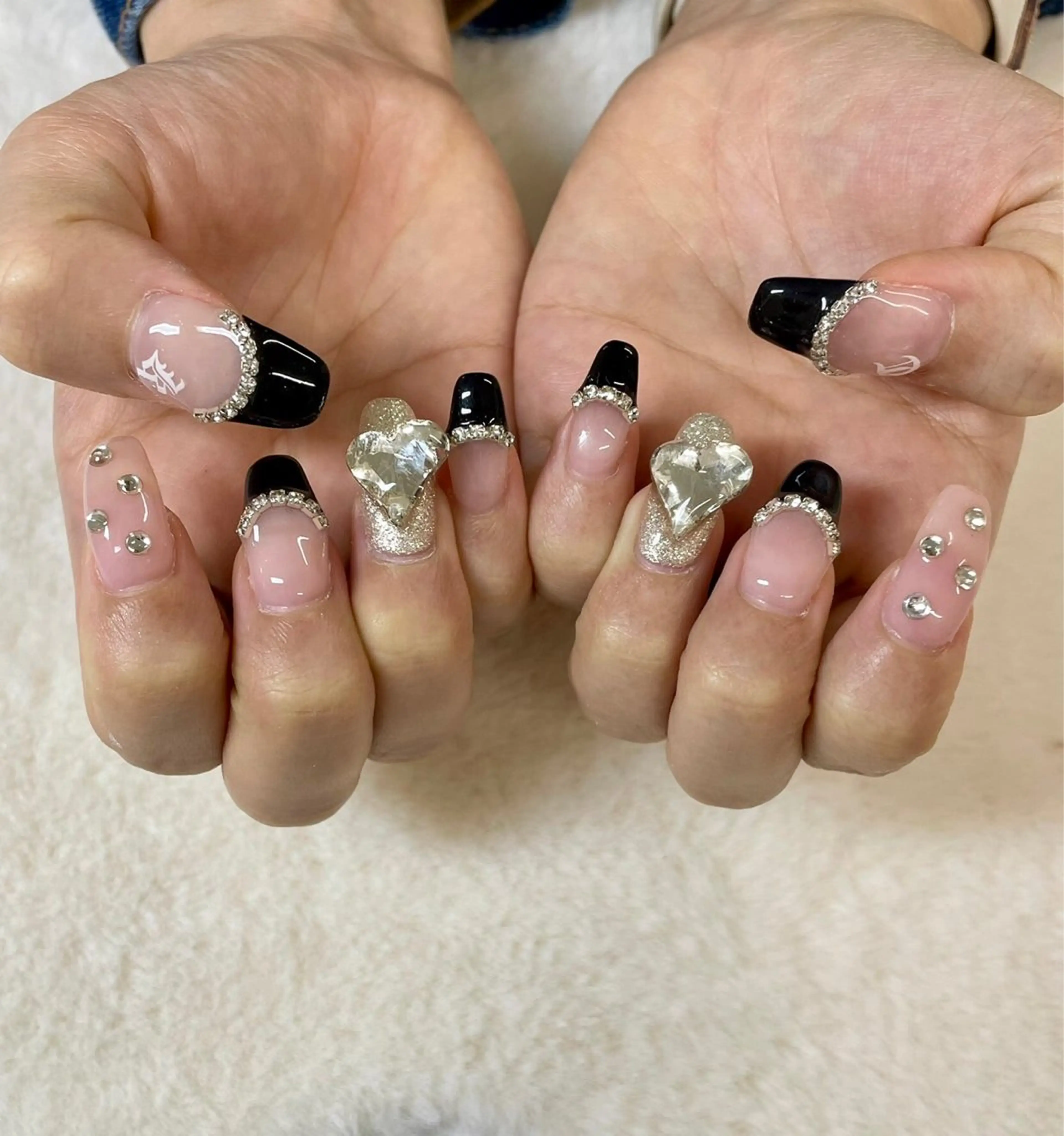 ネイル フレンチネイル ハート ストーンネイル ワンホンネイル Epokku ネイルサロンのネイルデザイン