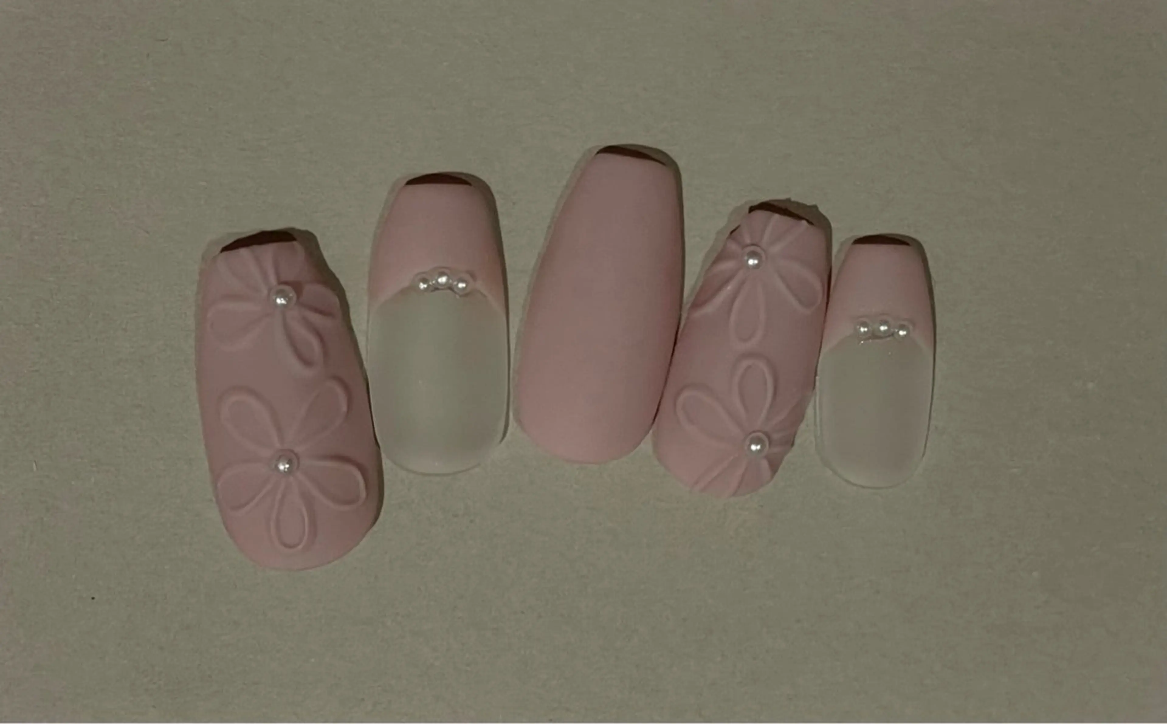 ネイル フレンチネイル マットネイル ピンク パープル ハンドネイル En,(エン)所属・吉田 琳のネイルデザイン