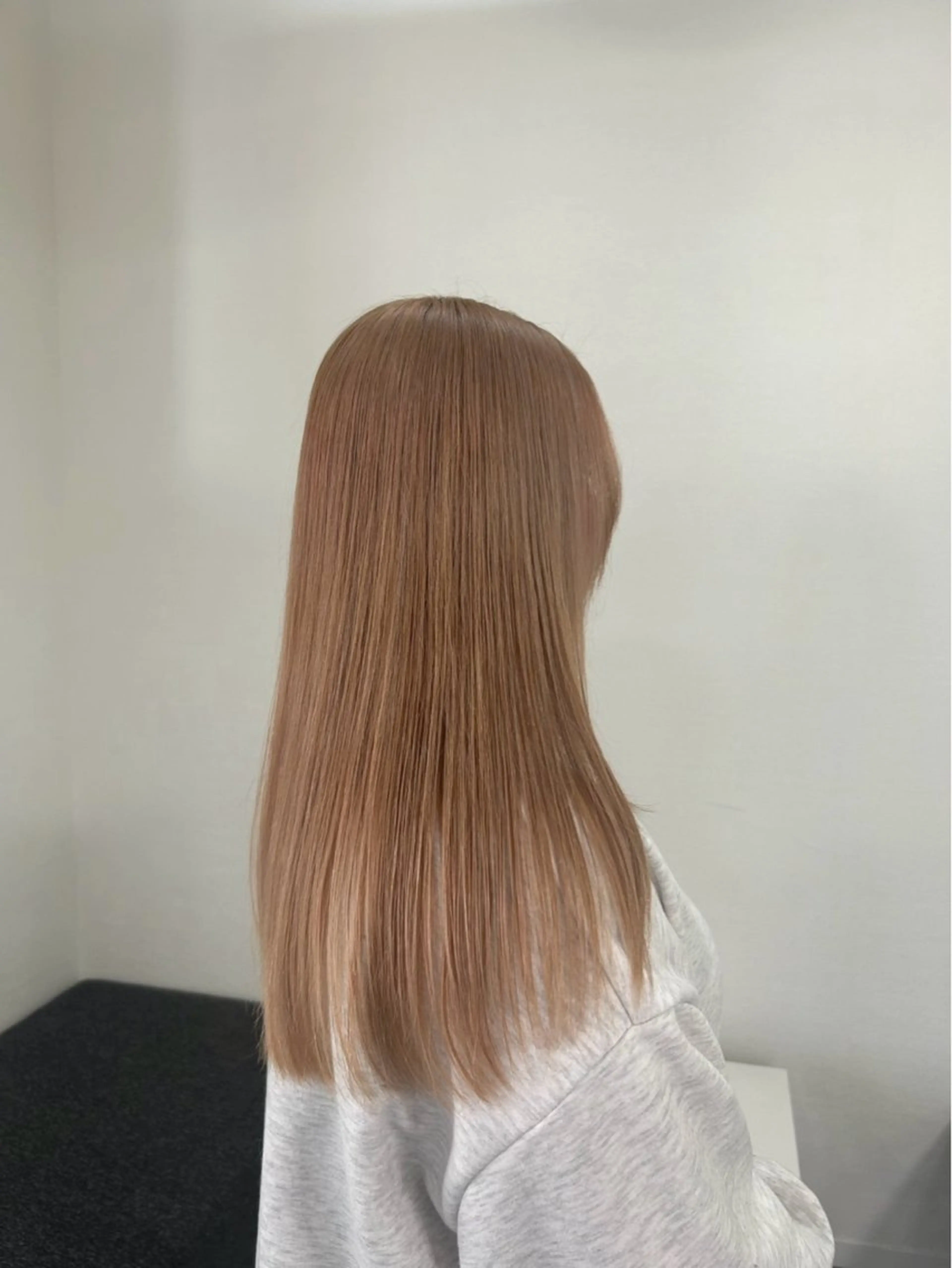 ロング カラー ベージュカラー ミルクティーベージュ ヘアカラー 古川 みやこのヘアスタイル