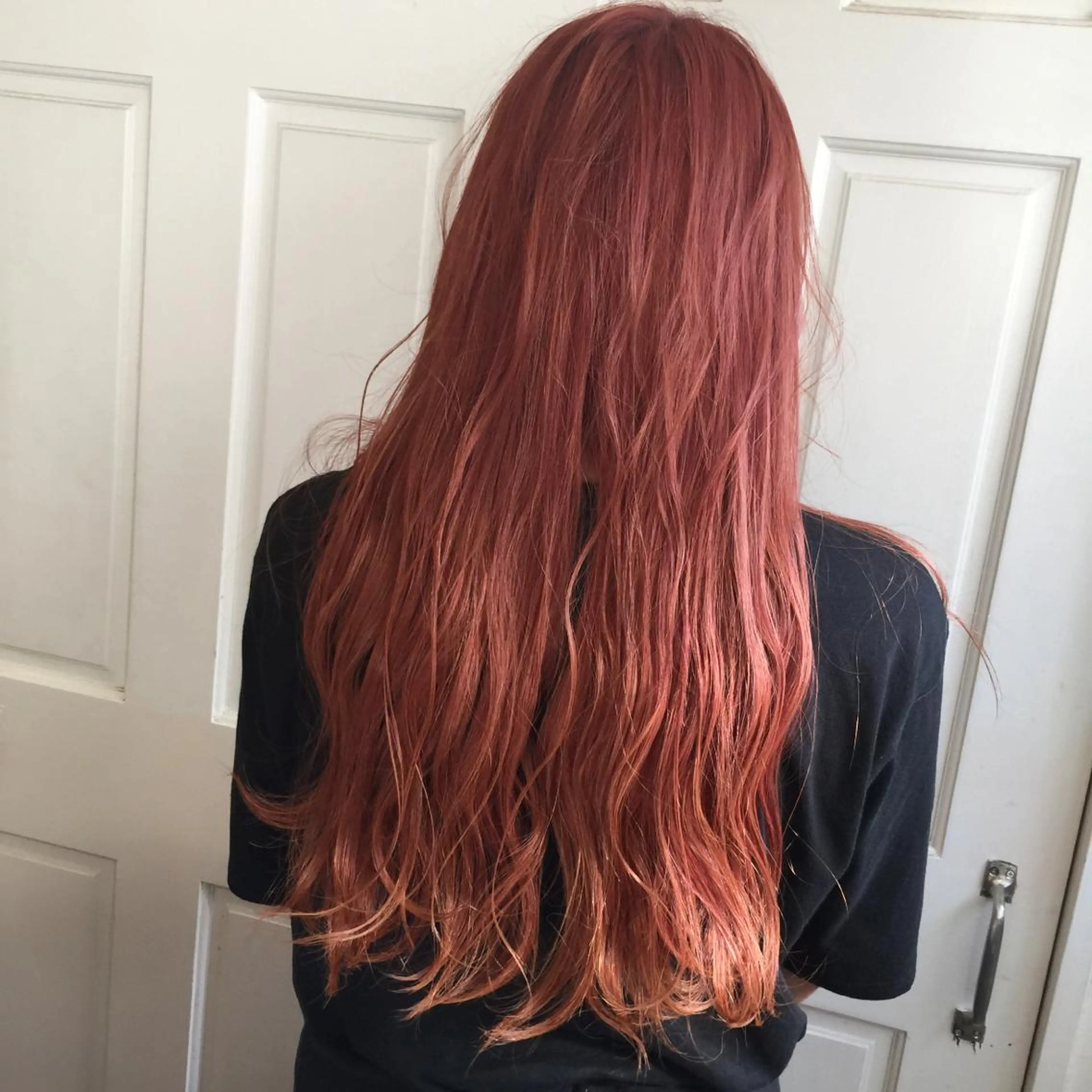 ロング カラー ブリーチ レッドカラー ホワイト&レイヤーカ ットエクステ長畠俊輔のヘアスタイル