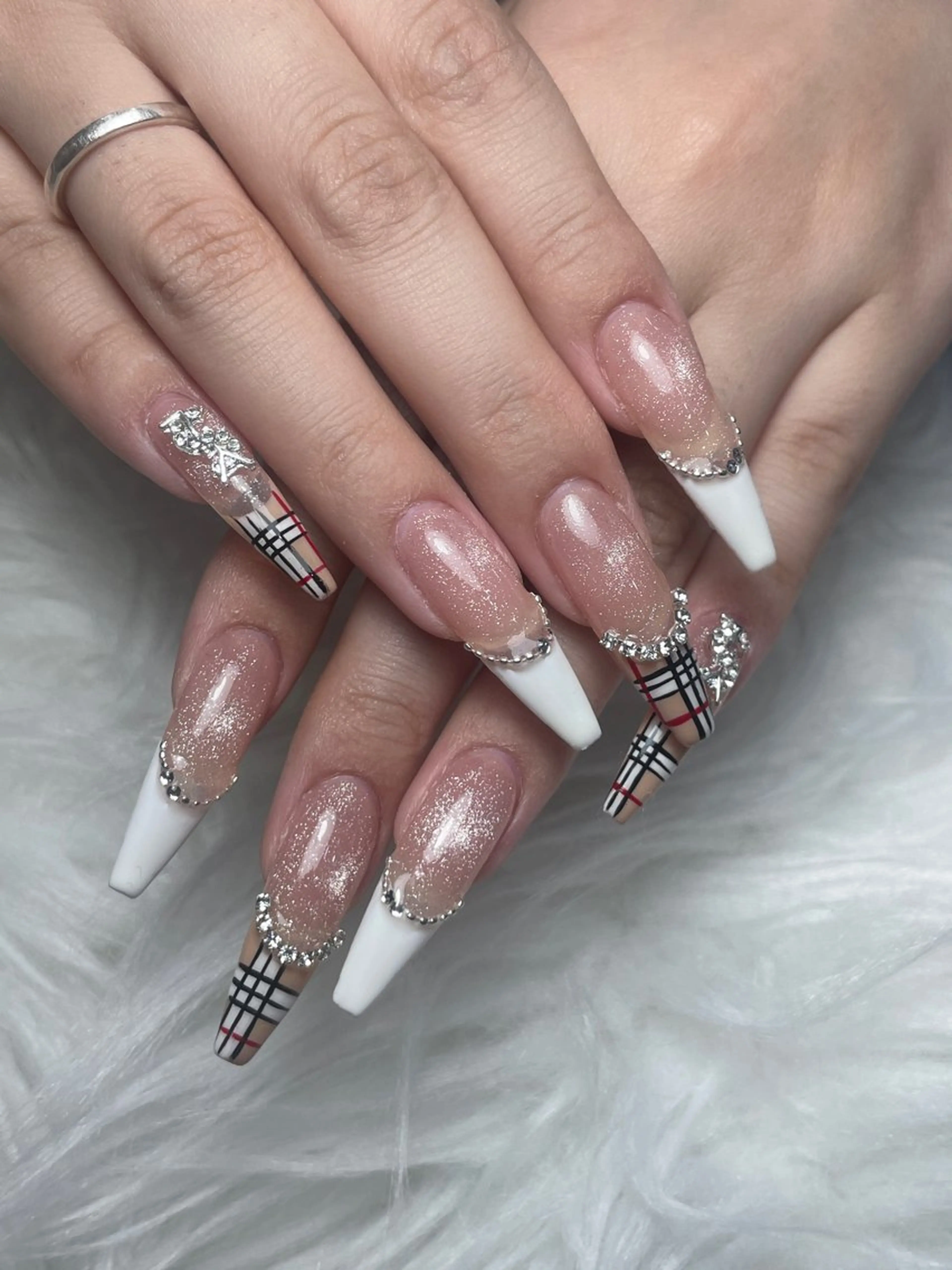 ネイル アートネイル オーロラネイル チークネイル 長さ出し フットネイル ハンドネイル フットネイル ハンドケア Noiranail_ studio川越西口のネイルデザイン