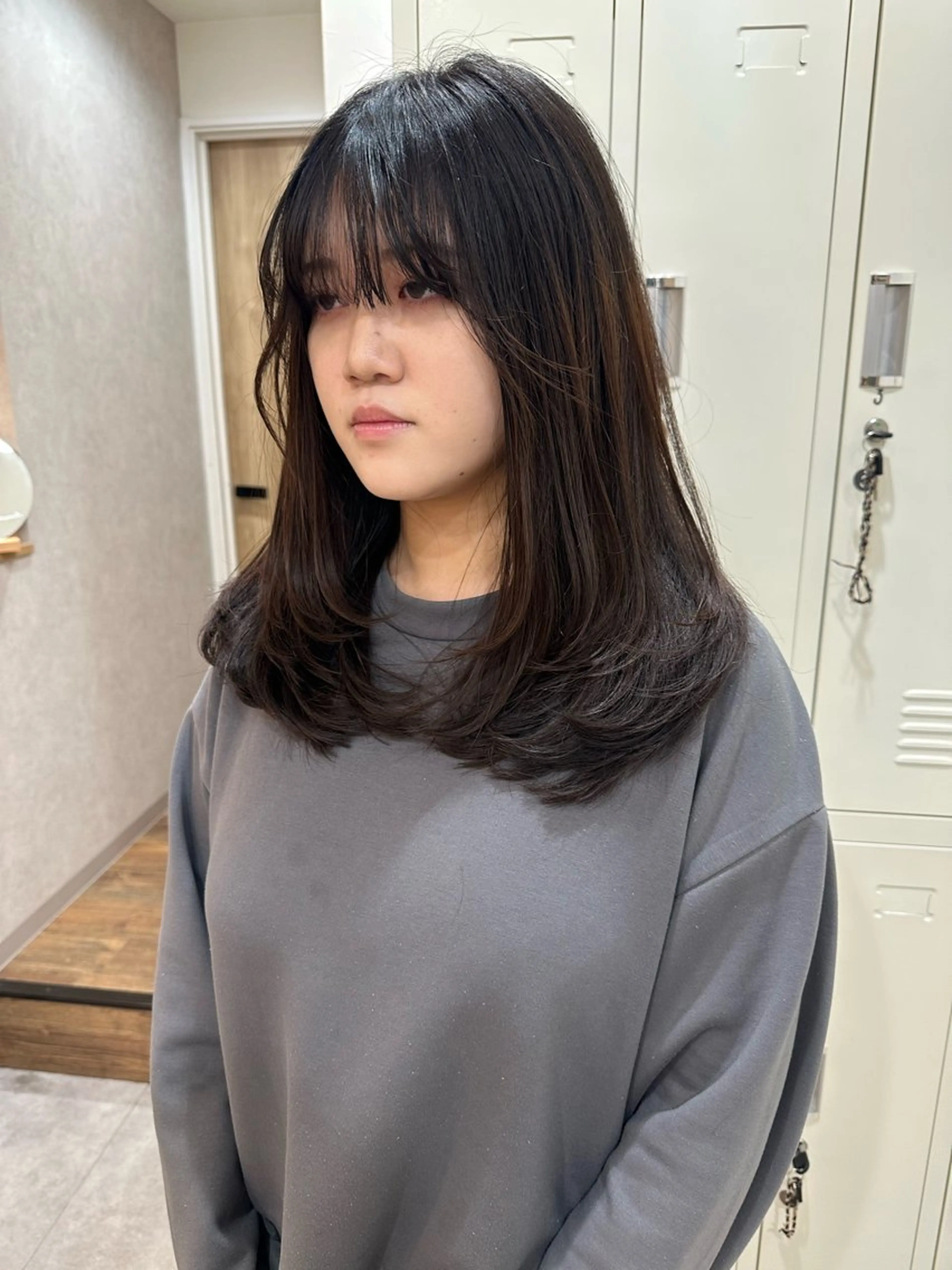 ロング ハッシュカット ハイレイヤー ハイライト 韓国風ヘア レイヤーカット カット 白髪ぼかしハイライト レイヤー川口　元気のヘアスタイル