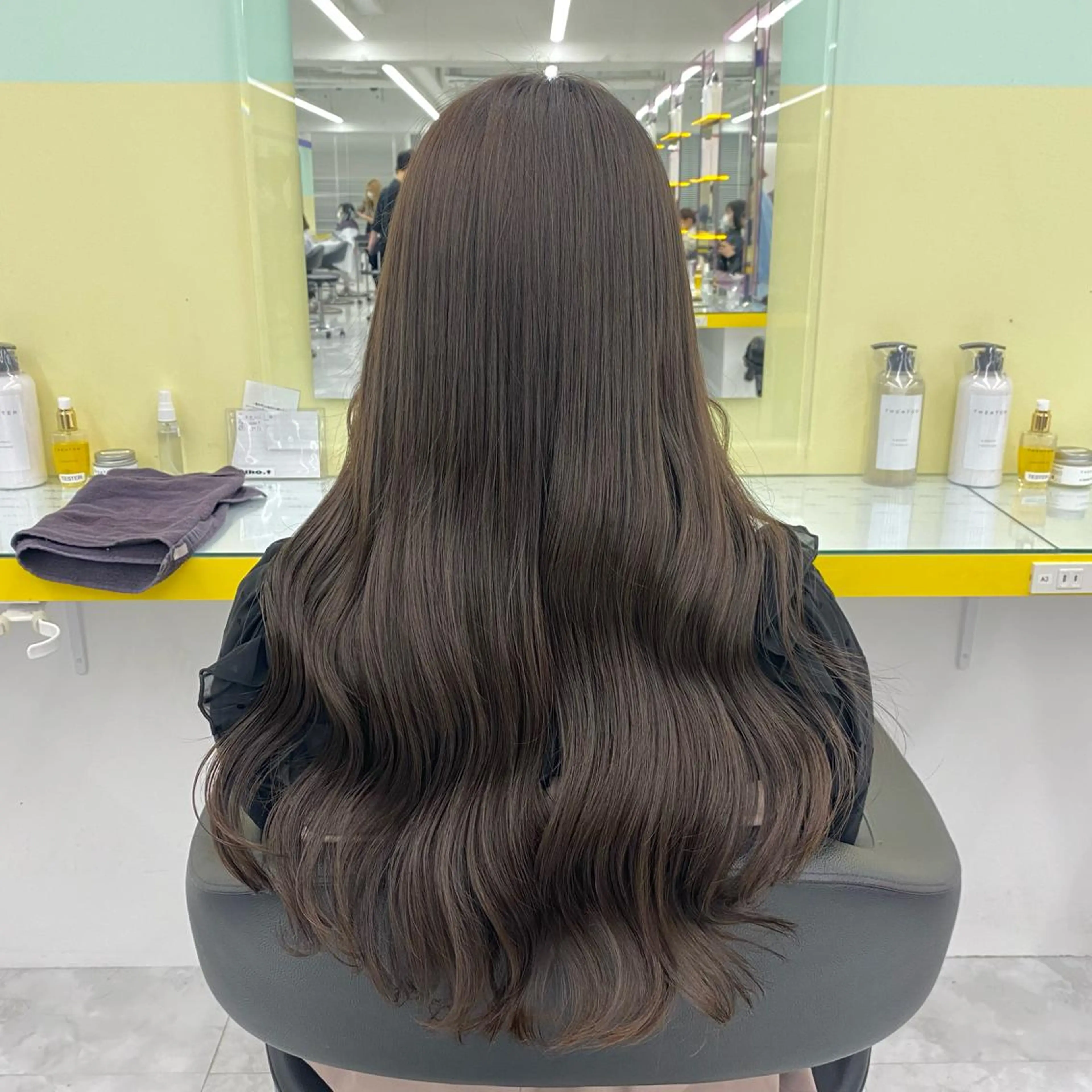 セミロング カラー パーマ ヘアアレンジ メンズ キッズ ネイル マツエク・マツパ アイブロウ ブラウンカラー ミルクティーブラウン 眉カラー カラーマツエク ブラウン Lumo所属・💖横浜ブリーチなし 💖MIHOのヘアスタイル