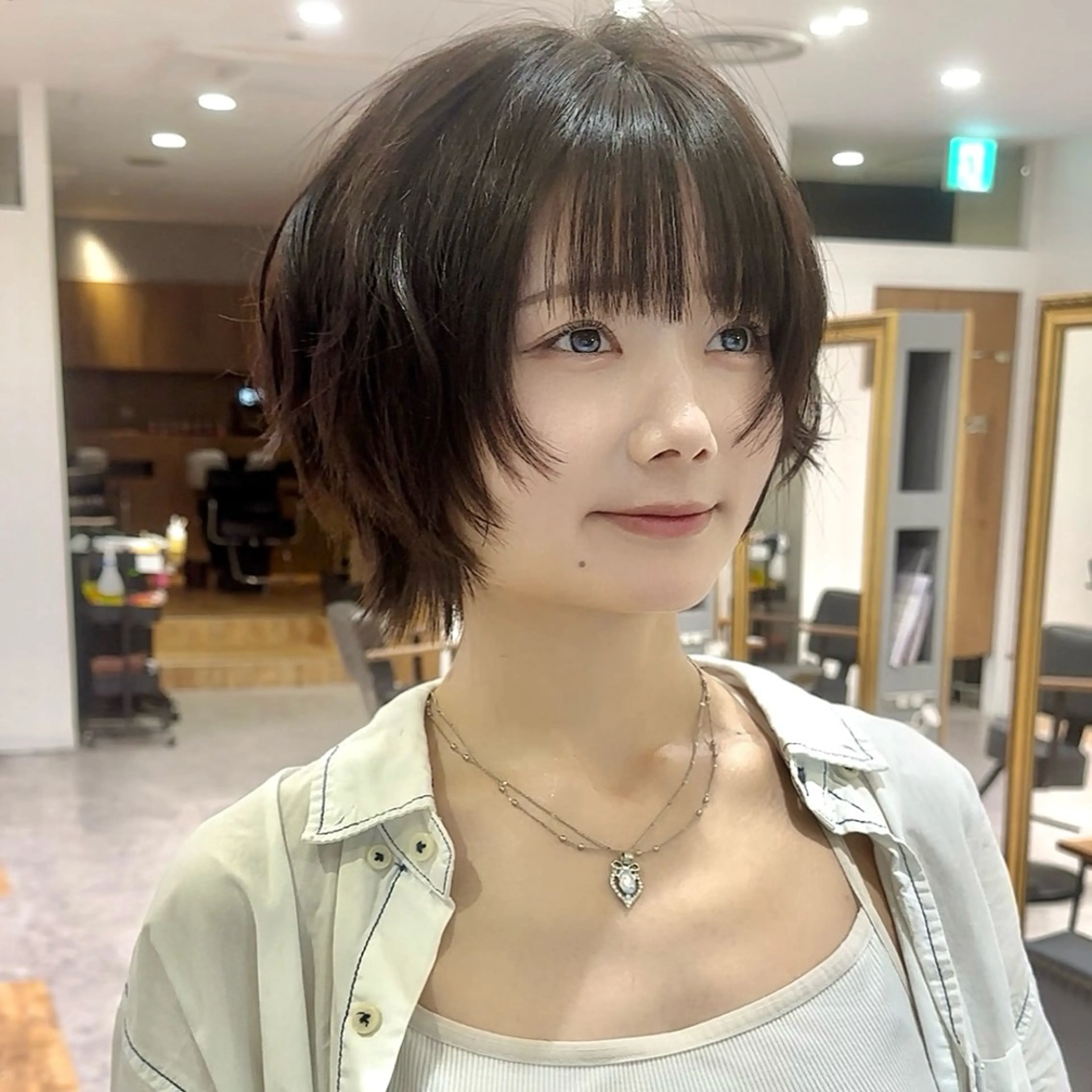 ショート カラー アッシュ アッシュブラウン ブラウンカラー ショートヘア ウルフカット circus by KENJE 町田店のヘアスタイル