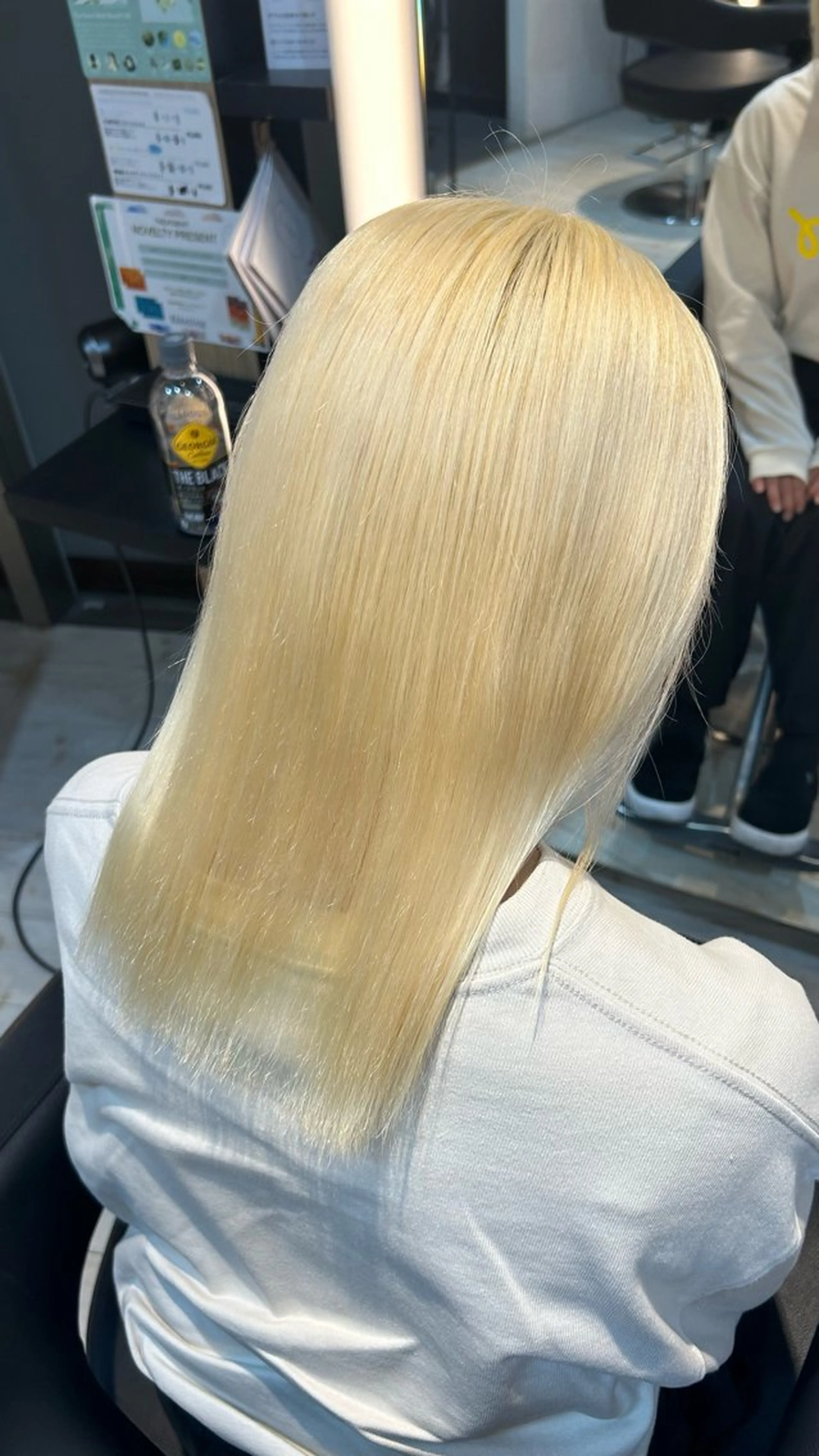 セミロング カラー ブリーチ ブロンド ホワイトブロンド カット ヘアカラー トリートメント 有働由良／ハイトーン ／韓国メンズヘアのヘアスタイル