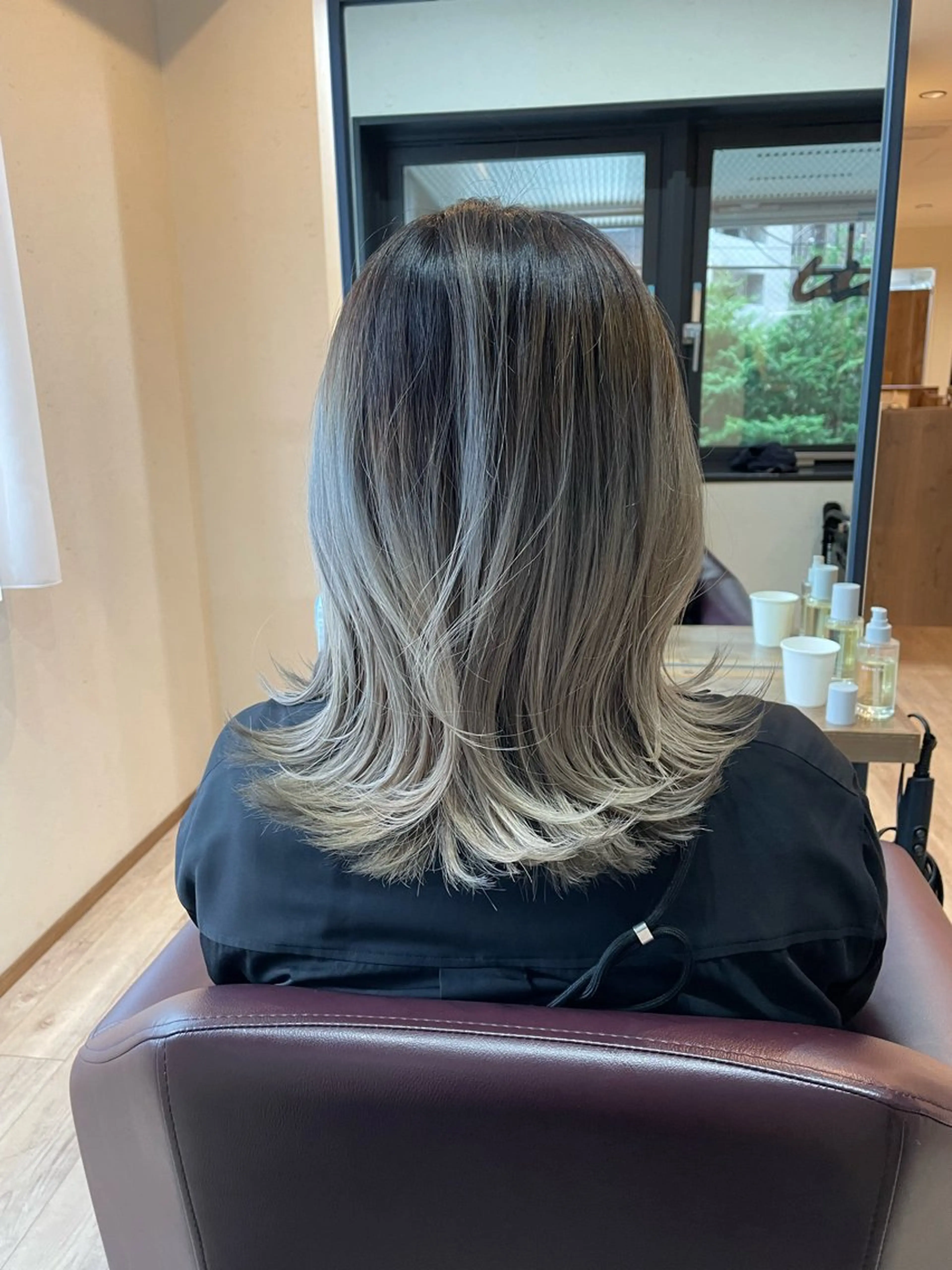 ミディアム カラー バレイヤージュ グレージュ レイヤーカット ニュアンスカラー🫧 加納のヘアスタイル