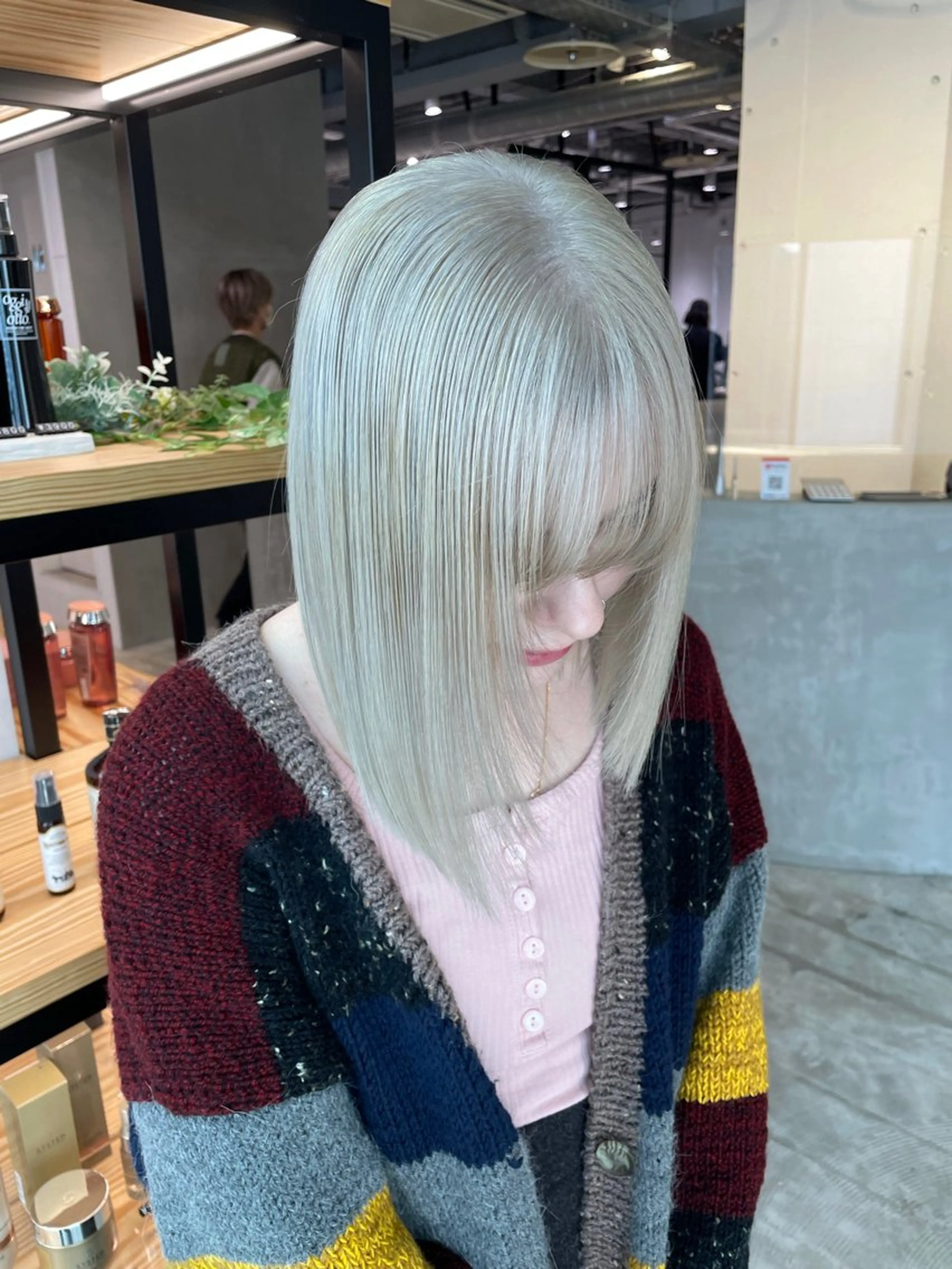 ショート カラー カット ヘアカラー トリートメント ヘアセット 💜ハイトーン💛 マジカルかいちゃんのヘアスタイル