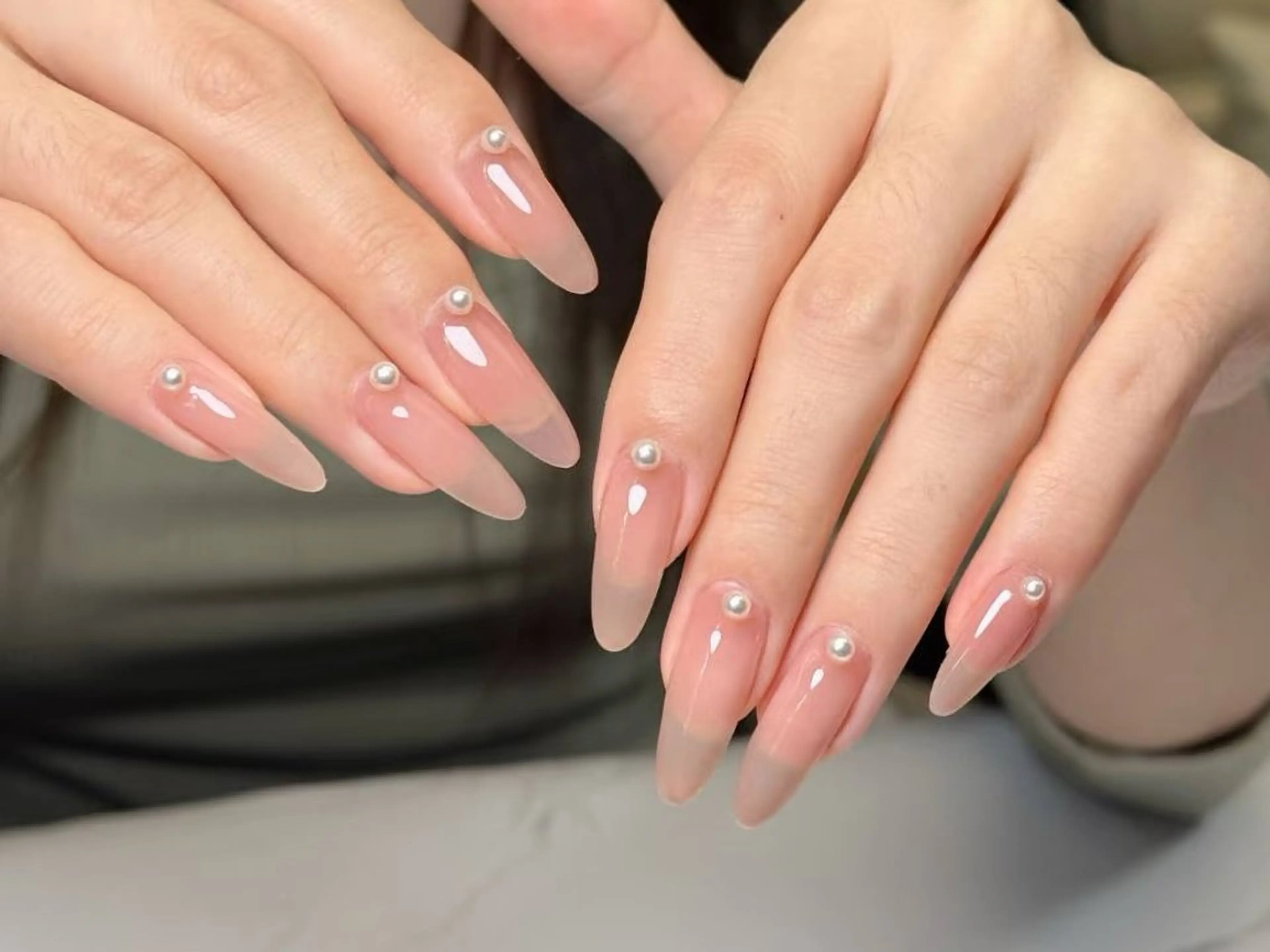 ネイル オーロラネイル チークネイル 長さ出し フットネイル フレンチネイル ハンドネイル ハンドケア Zz nail salonのネイルデザイン