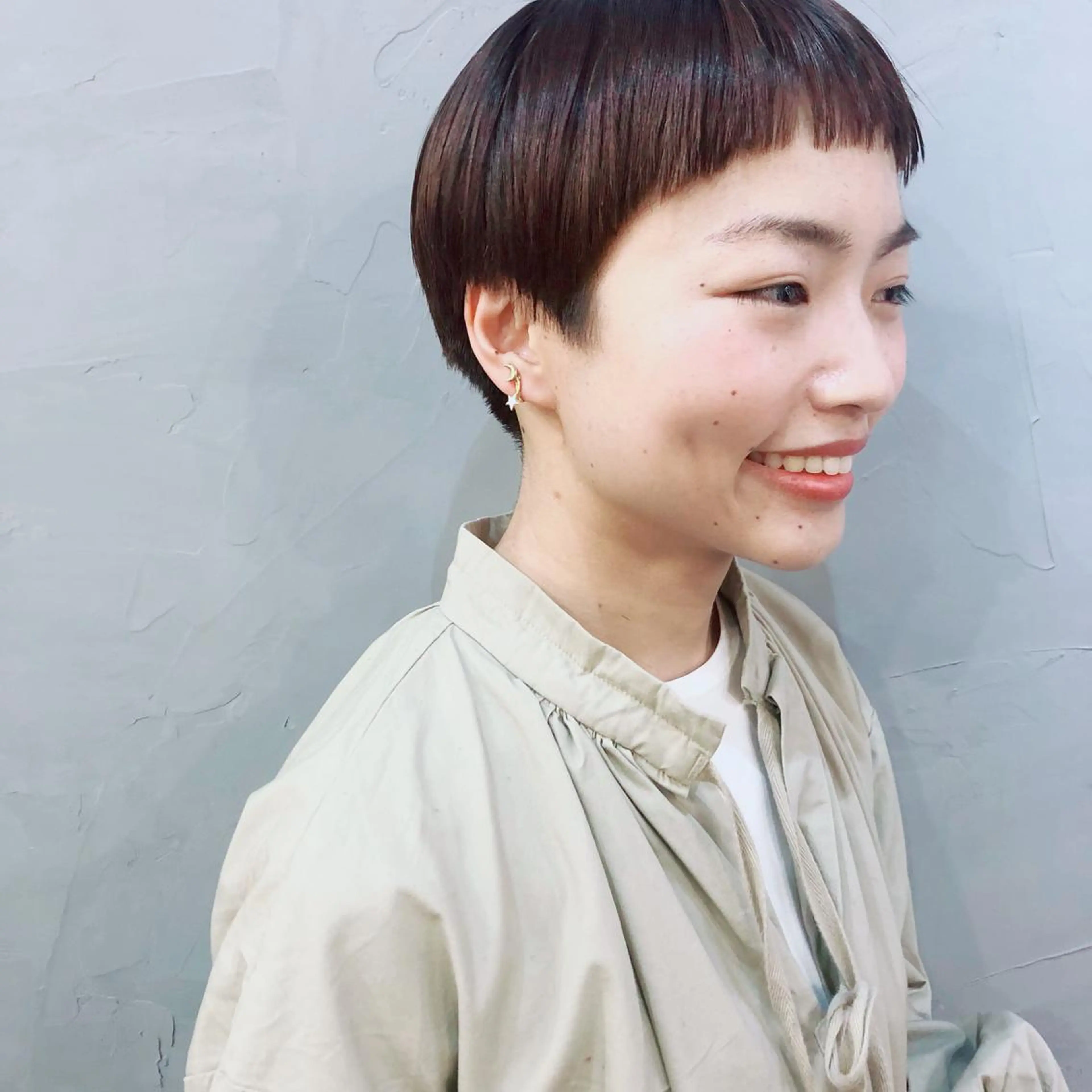 ショート カラー 長井 美佳のヘアスタイル