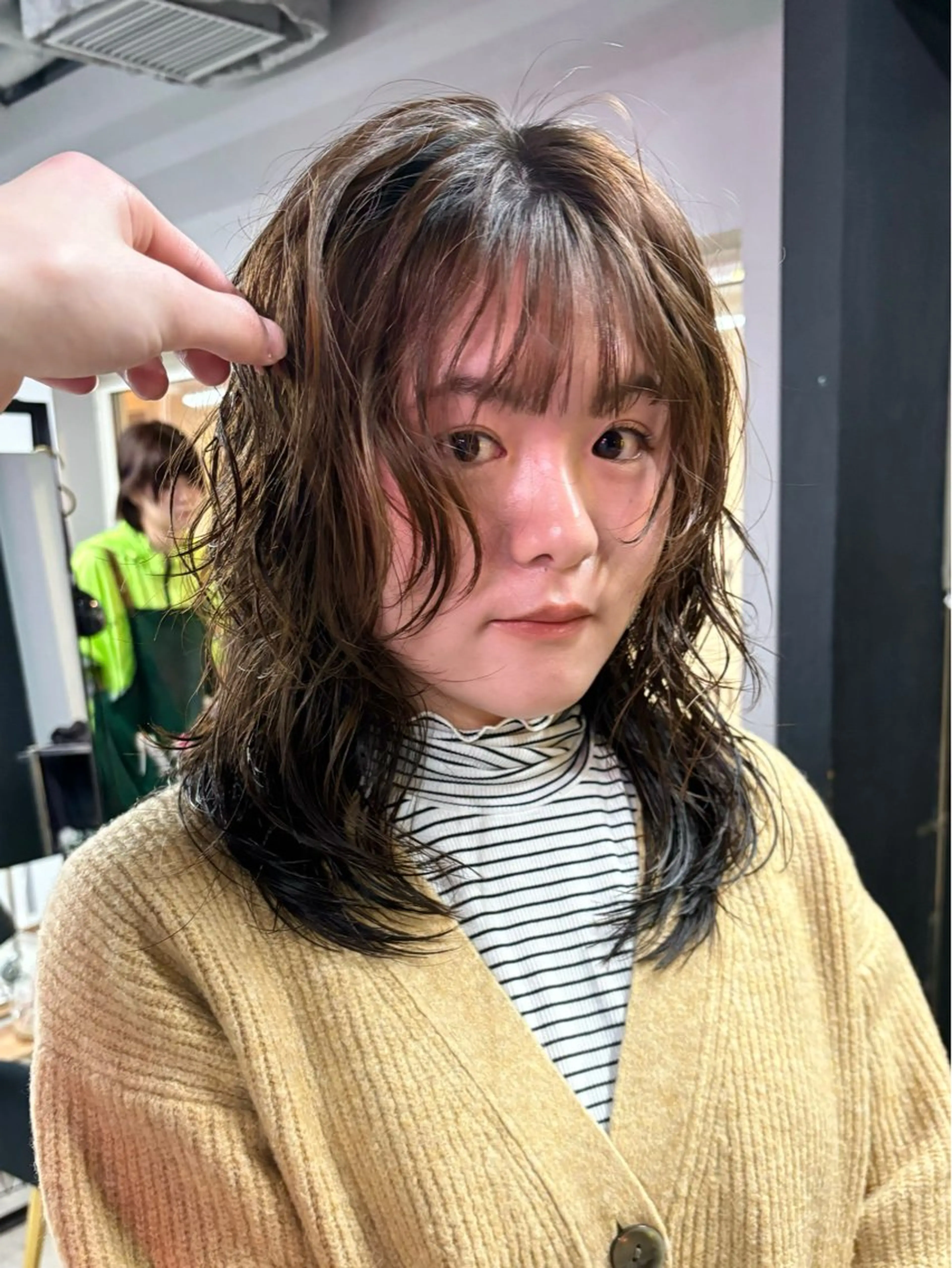 セミロング パーマ セミロングパーマ くびれヘア レイヤーカット パーマ 札幌パーマ 髪質改善/後藤海音のヘアスタイル