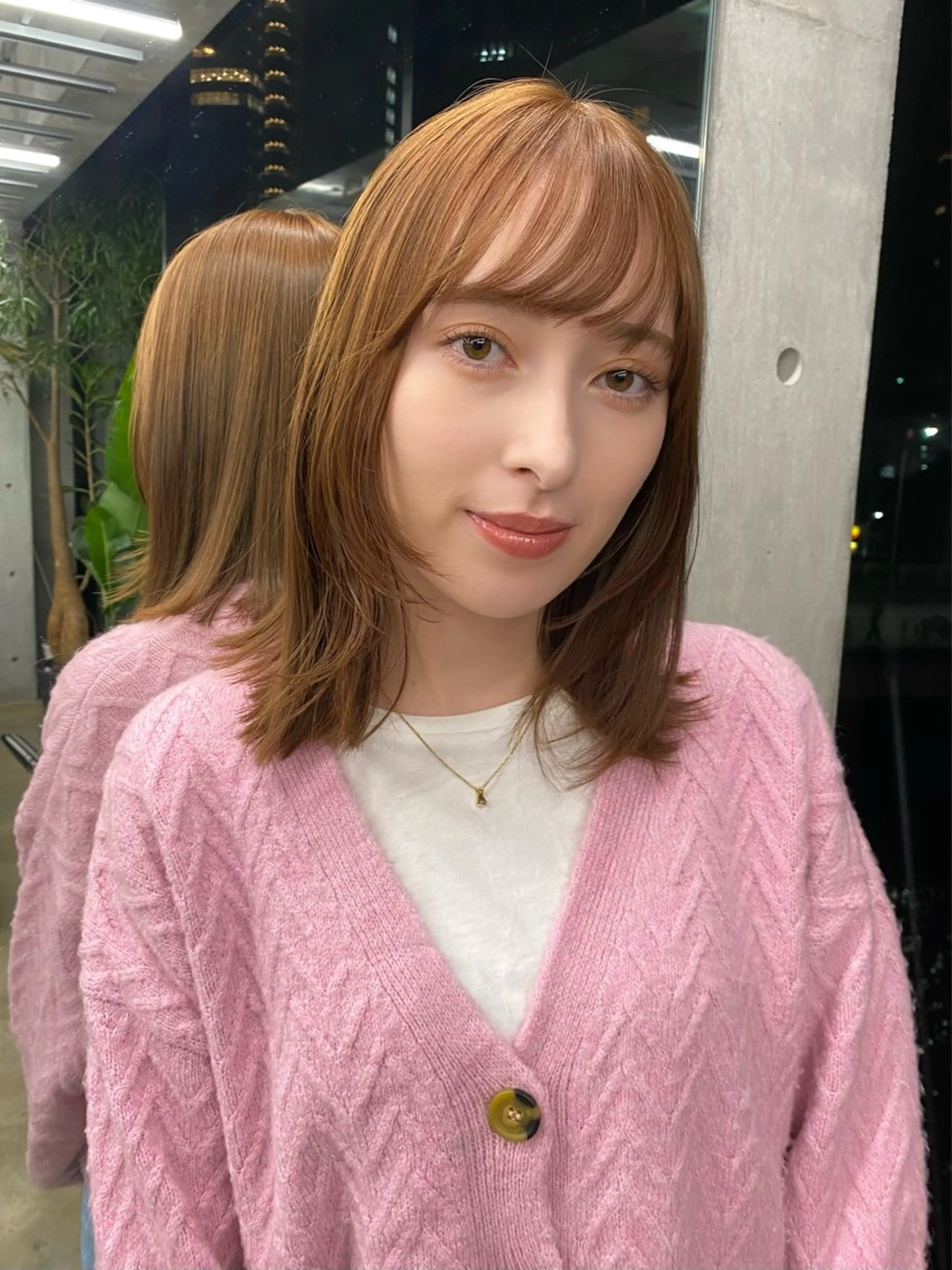 ミディアム カラー ハイトーンカラー レイヤーカット カット ヘアカラー トリートメント 似合わせカット レイヤーボブウルフのヘアスタイル