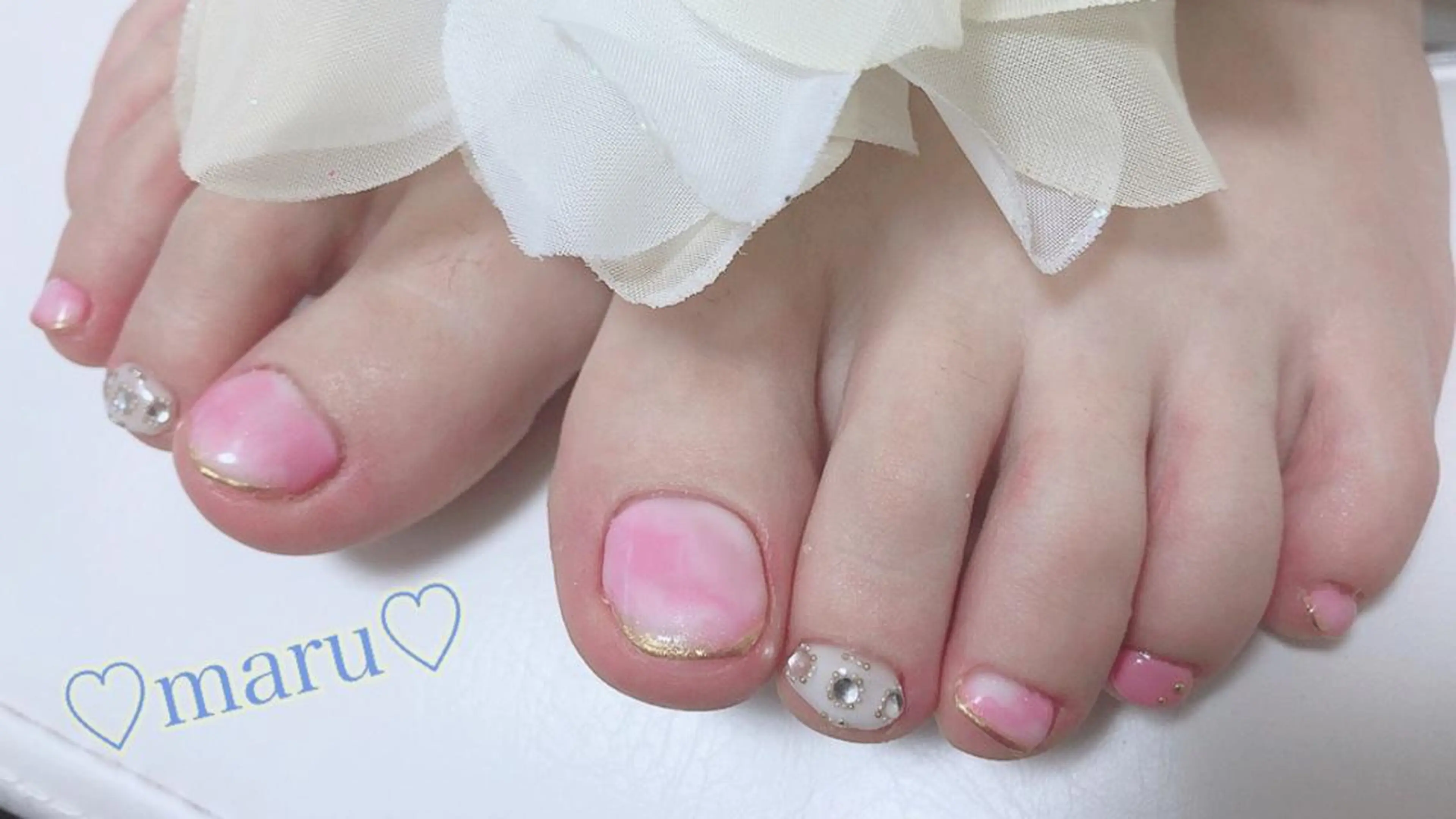 ネイル ハンドネイル フットネイル まるみ ♡のネイルデザイン