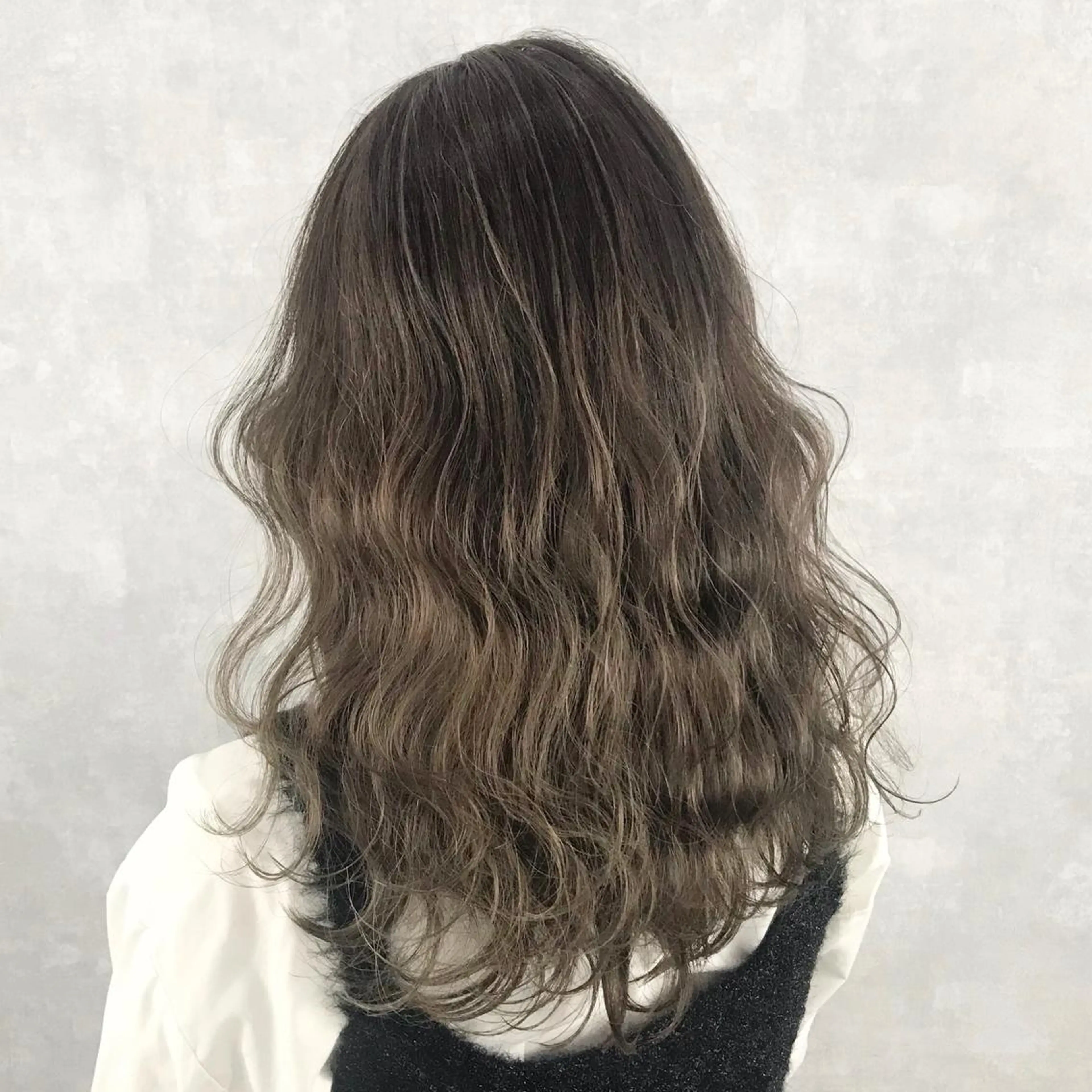 セミロング カラー アッシュ アッシュグレー アッシュグレージュ ブリーチ グレージュ サロウィン所属・K-POP好き美容師 🇰🇷Kai.Yのヘアスタイル