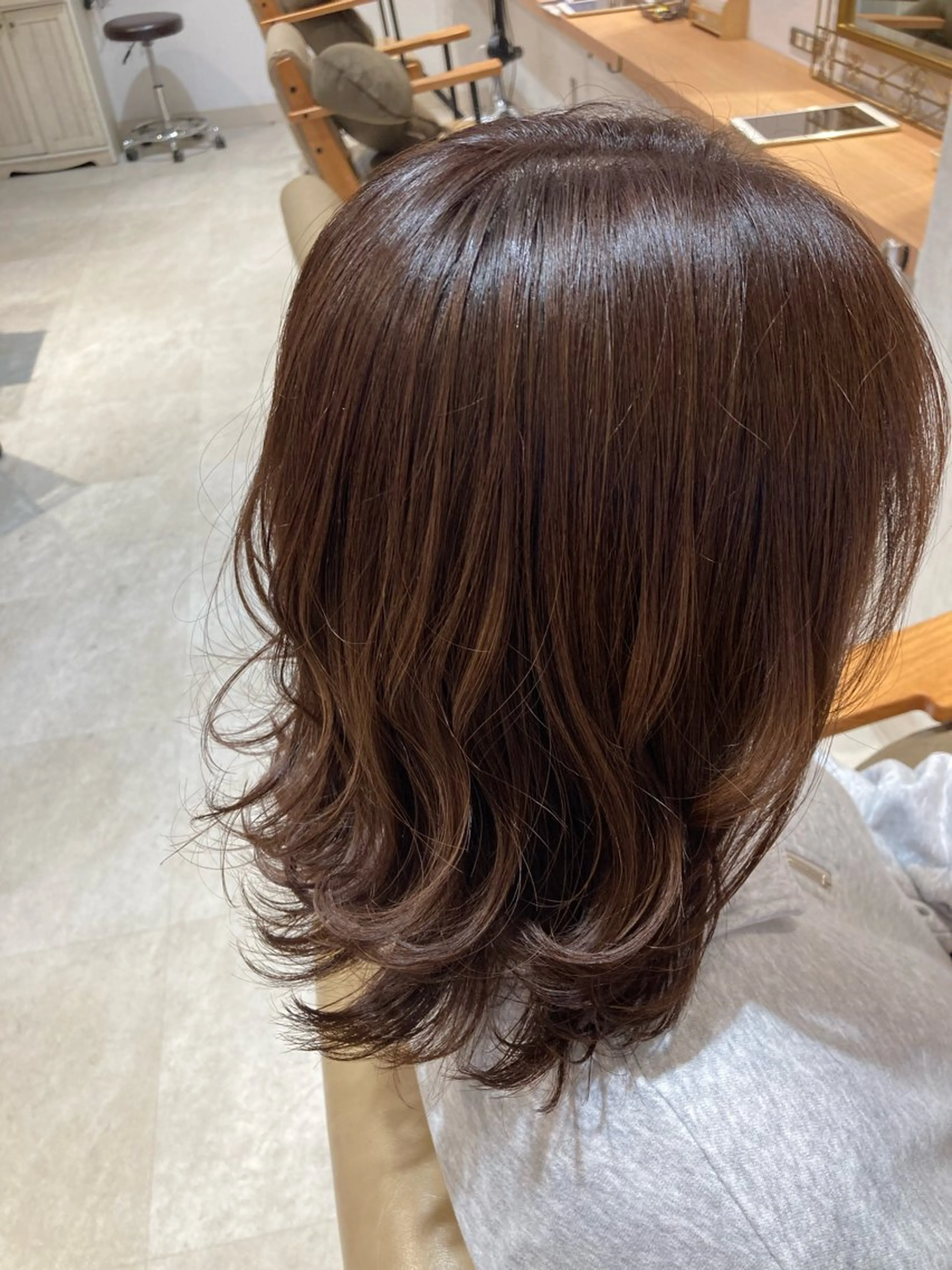 ミディアム 艶カラー3850 まいのヘアスタイル