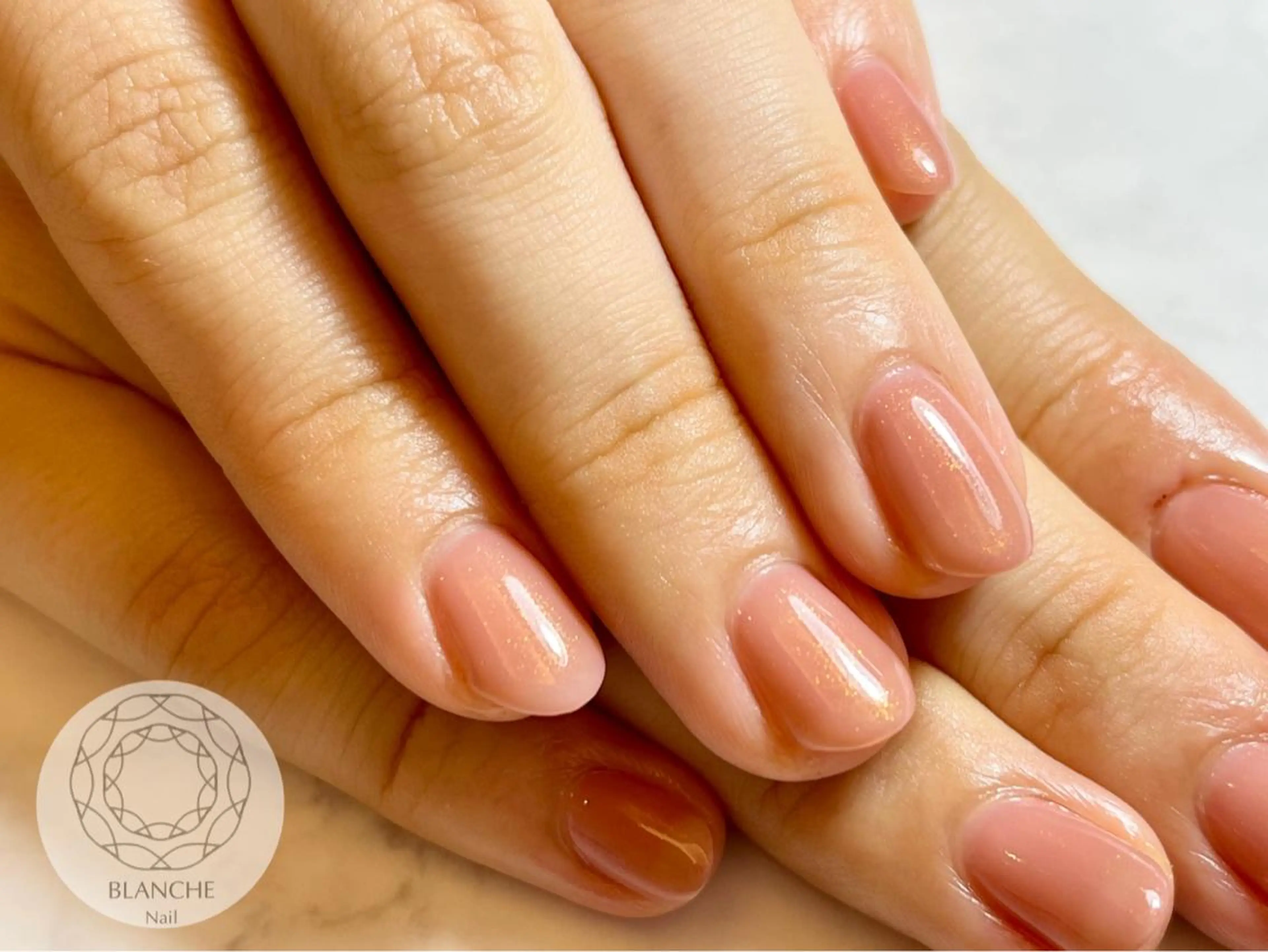 ネイル ジェルネイル ゴールド オフィスネイル パラジェル シンプルネイル BLANCHE Nailのネイルデザイン