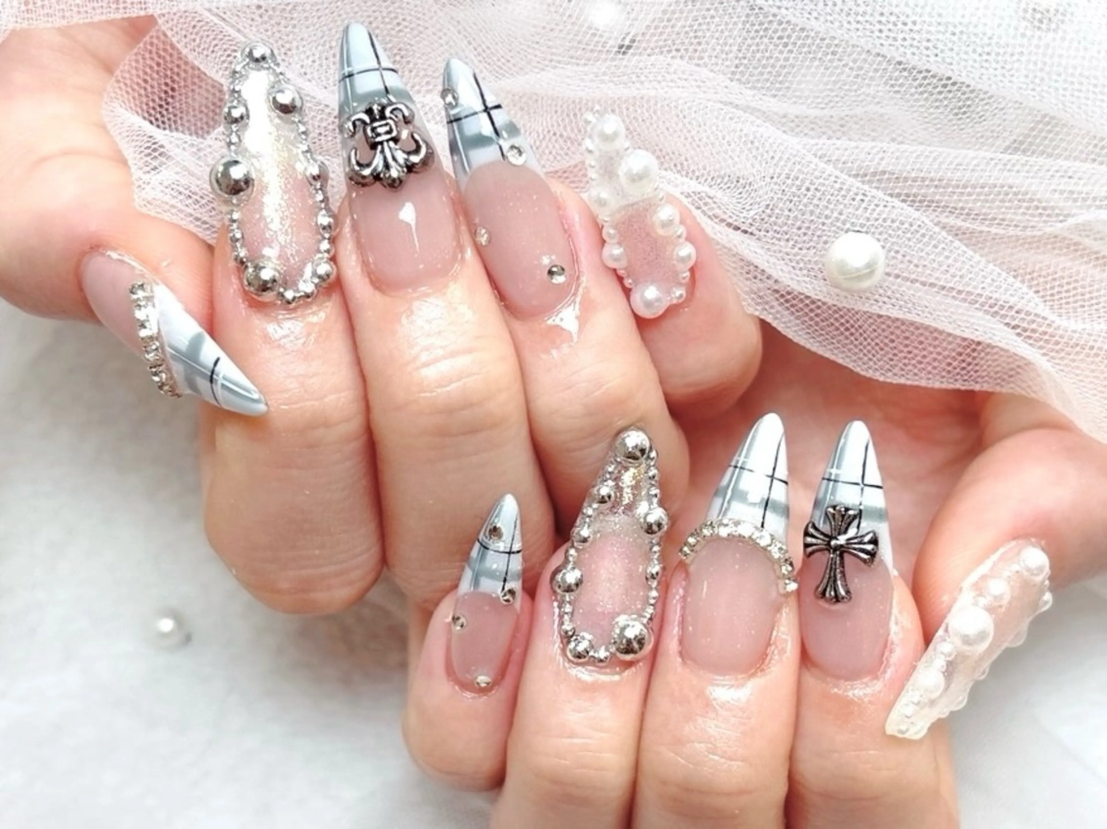 ネイル ジェルネイル 韓国ネイル マグネットネイル 持ち込み ワンカラーネイル ハンドネイル ハンドケア R1🎀Nail💕 池袋東口店のネイルデザイン