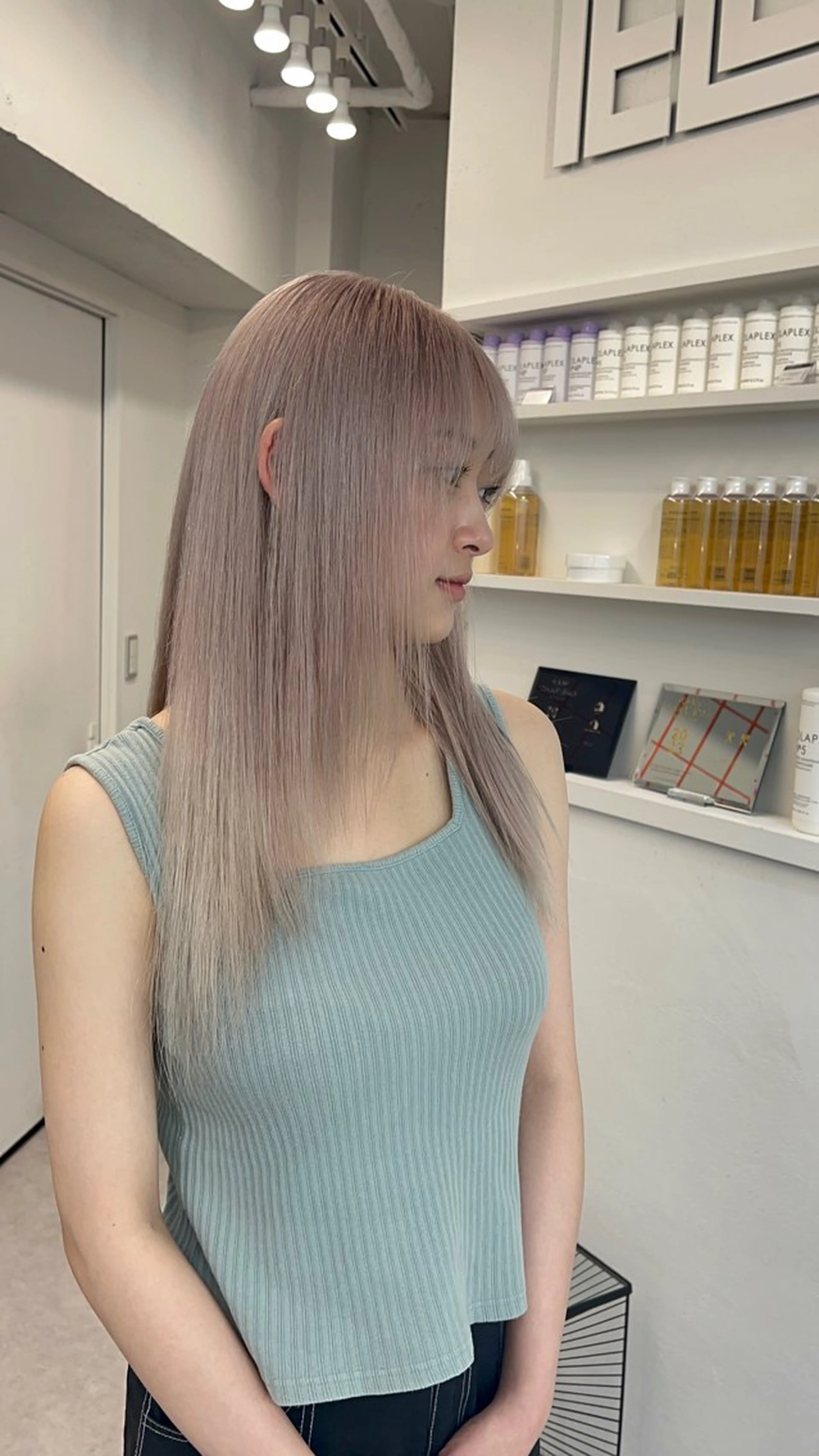 ロング カラー ベージュカラー ブリーチ ハイトーンカラー オリーブベージュ オリーブカラー ヘアカラー 小川 陽菜のヘアスタイル