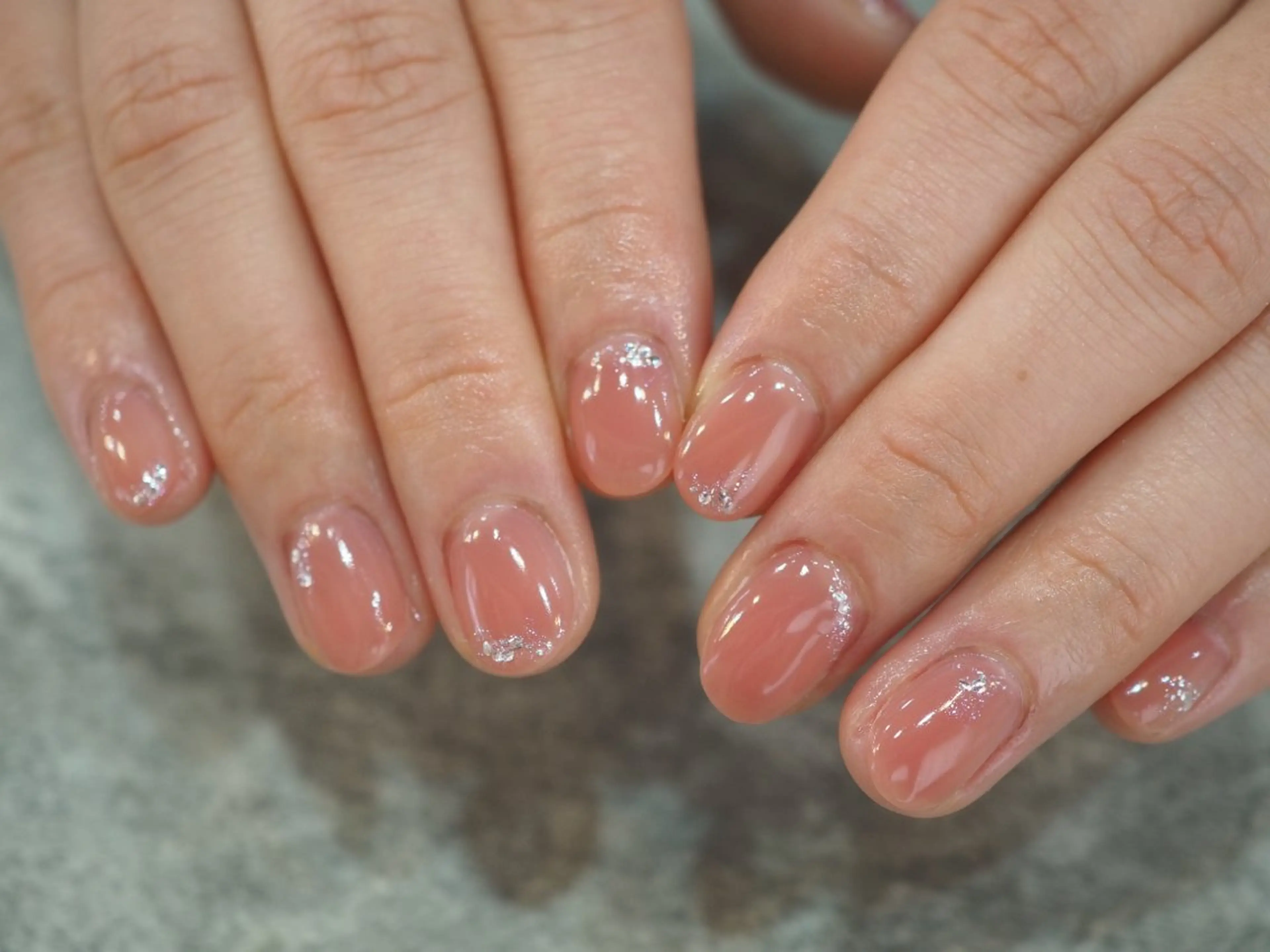 ネイル ラメ(グリッター) ワンカラーネイル シンプルネイル ハンドネイル glaNje shioriのネイルデザイン