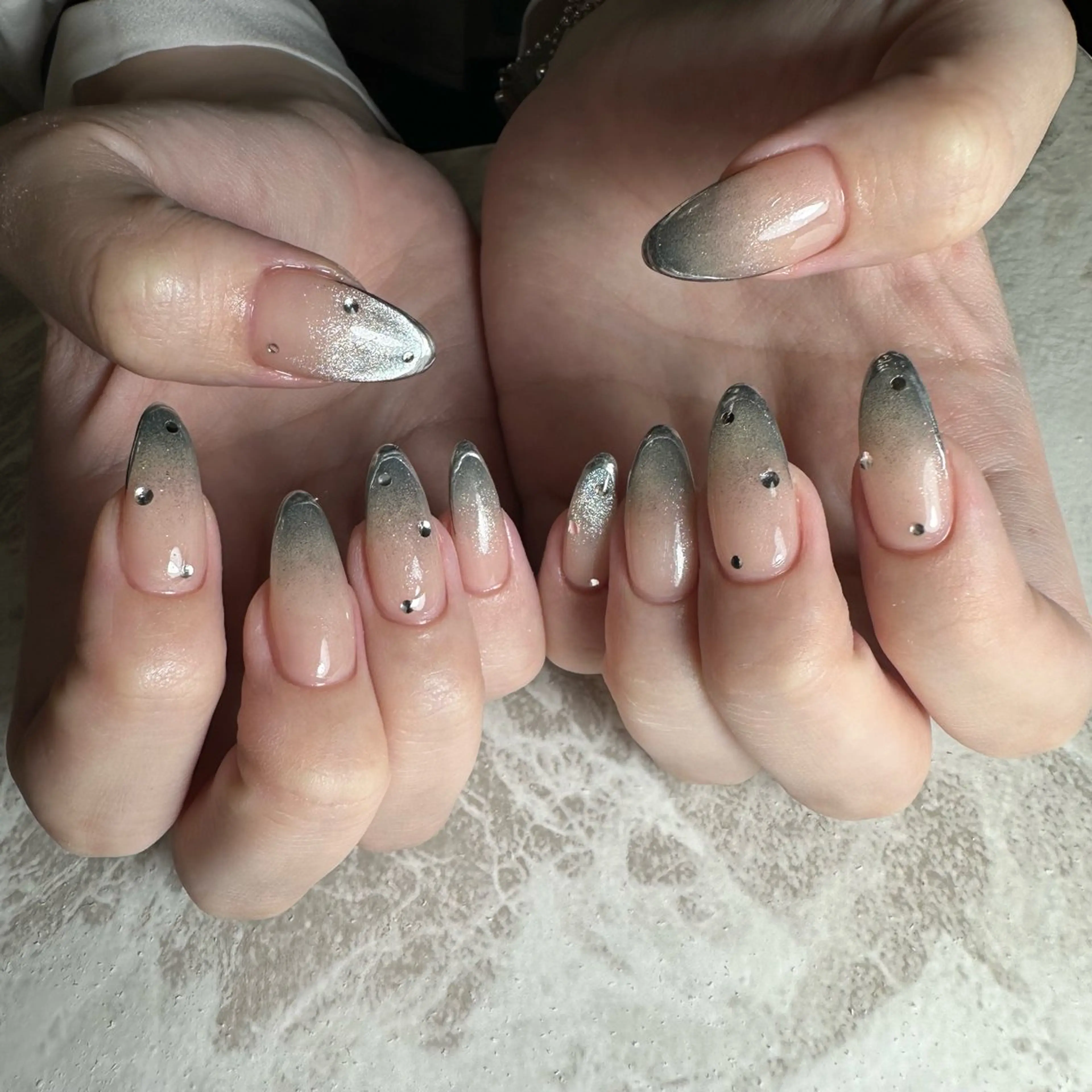 ネイル ハンドネイル repos~ルポ~所属・里見 麗のネイルデザイン