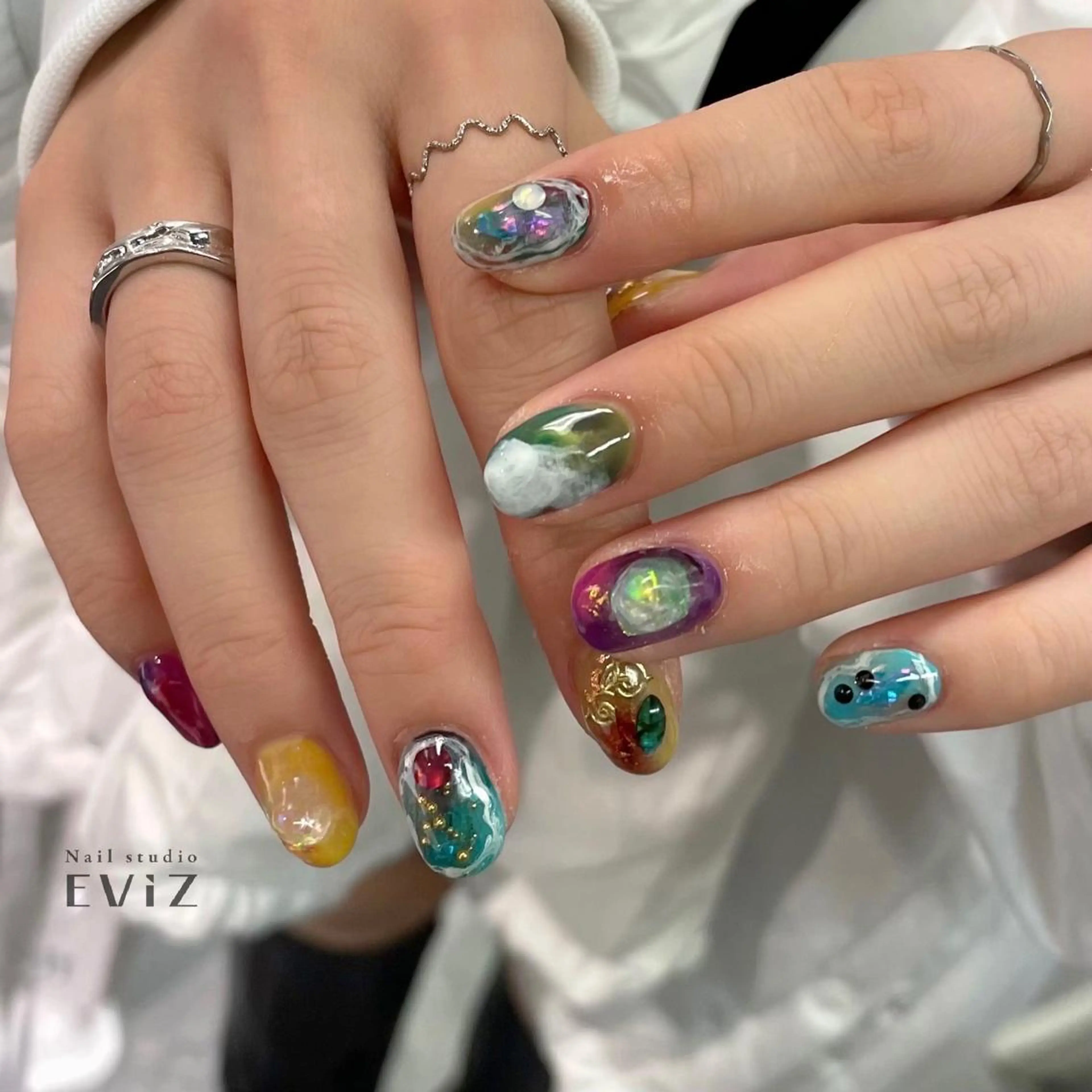 ショート ネイル nailstudio eviz新宿店のネイルデザイン