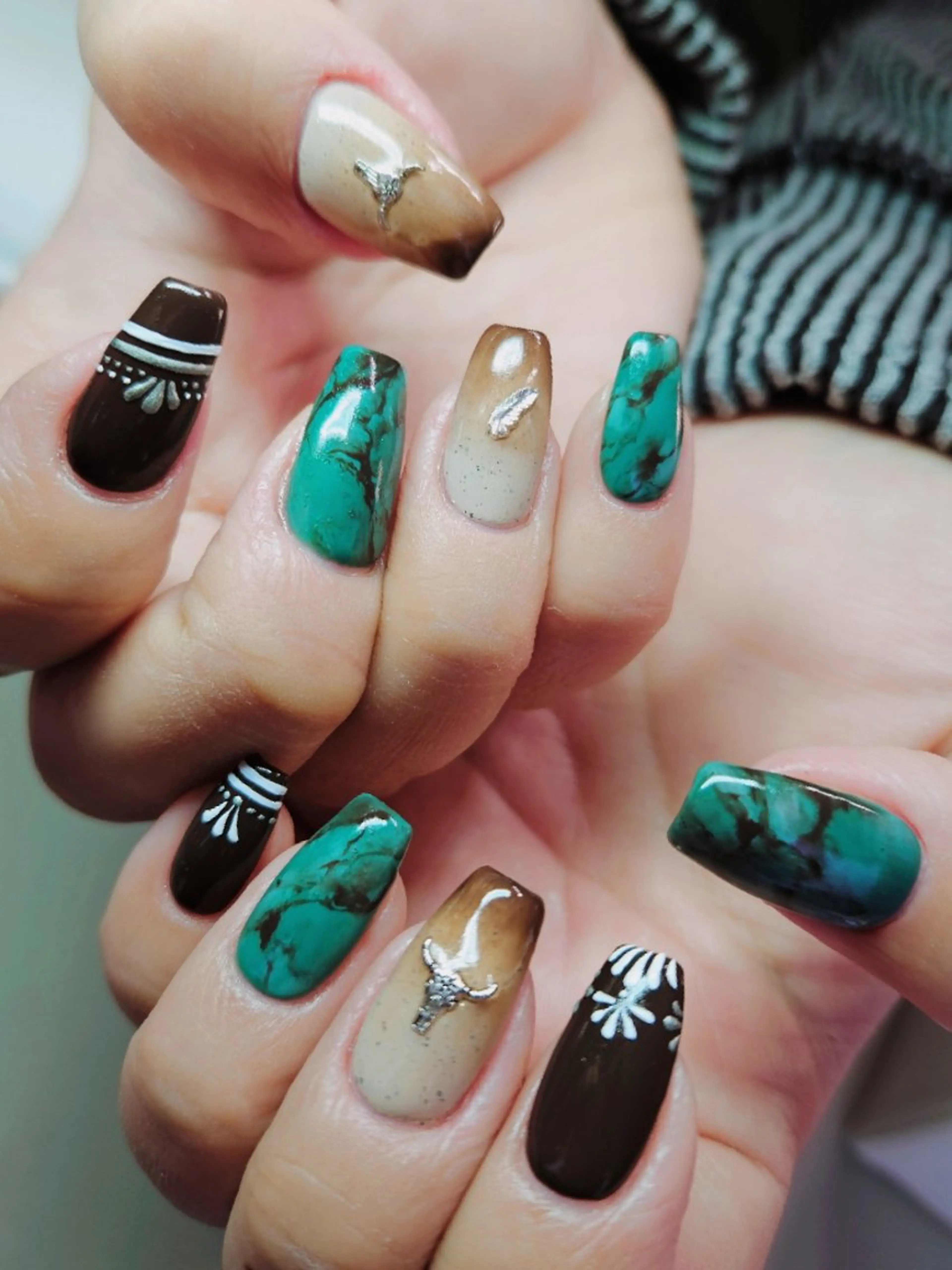 ネイル アートネイル ハンドネイル nail  -es-のネイルデザイン