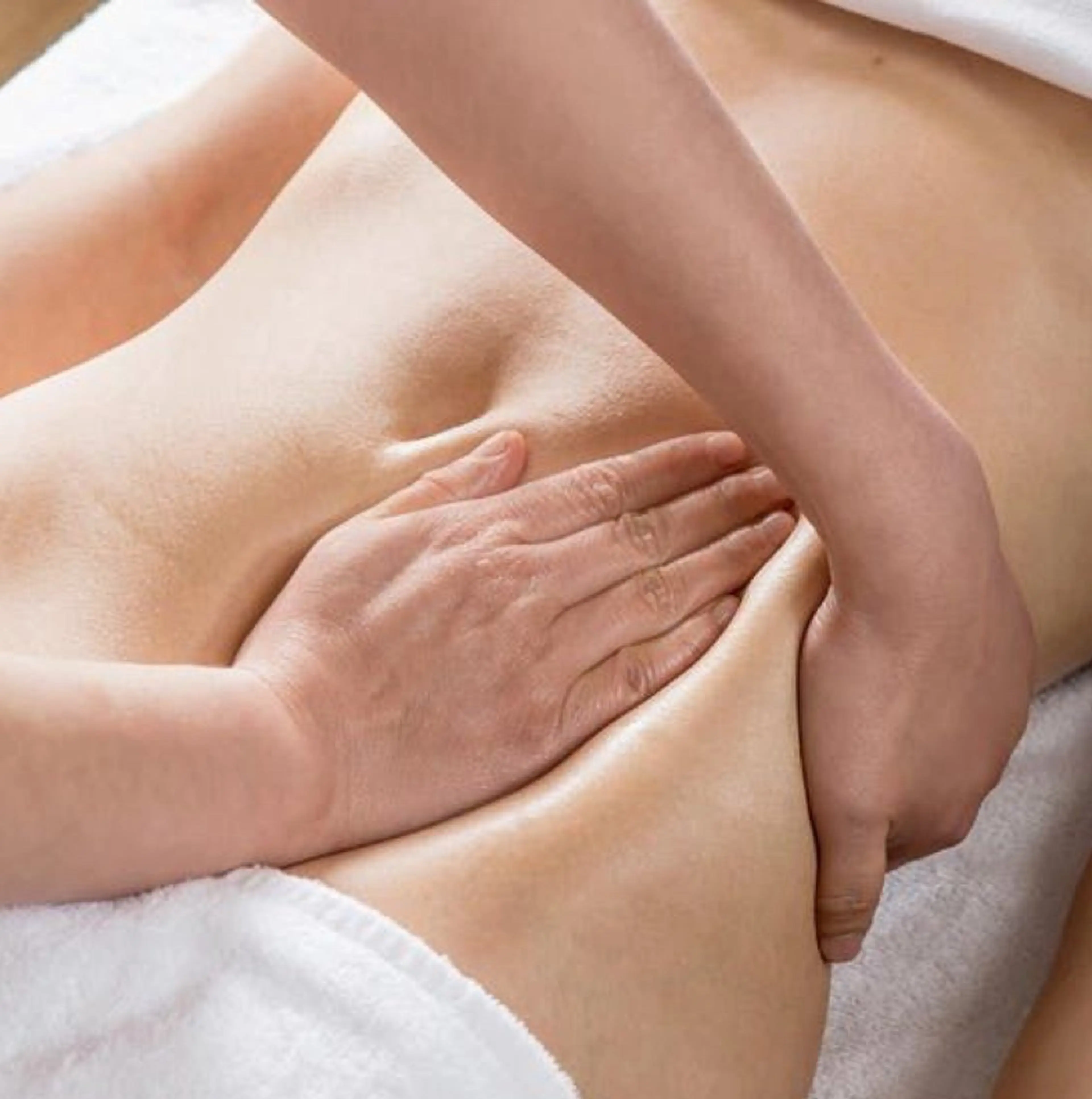 カウンセリング後お客様のお疲れに合わせたオーダーメイド施術の写真